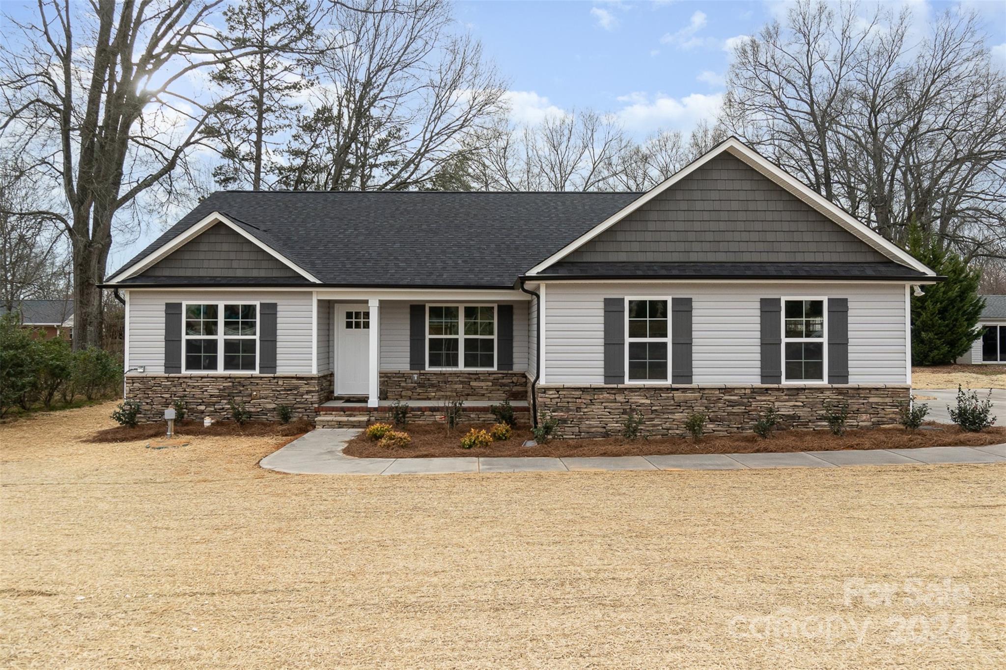 Photo one of 1136 Union S St Concord NC 28025 | MLS 4103823