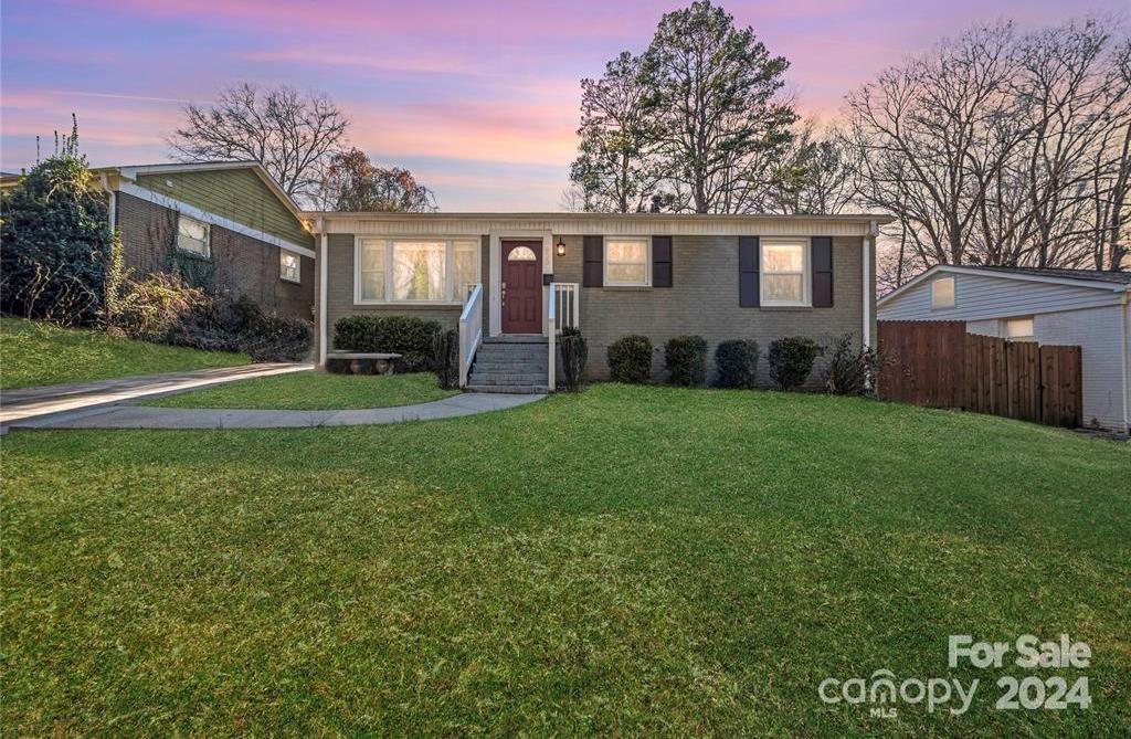 Photo one of 823 Spruce St Charlotte NC 28203 | MLS 4104871