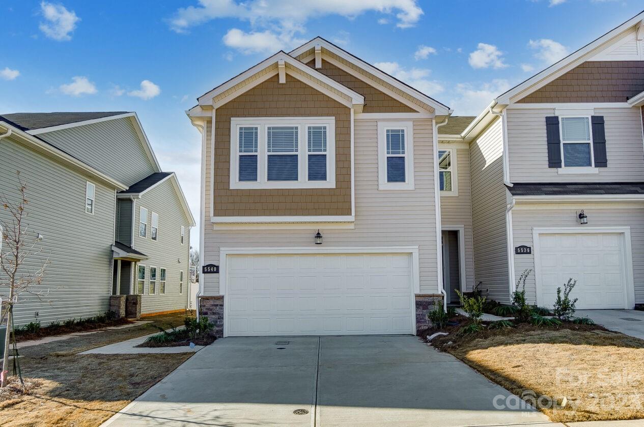 Photo one of 7321 Hodges Meadow Ln # 48 Charlotte NC 28213 | MLS 4106452