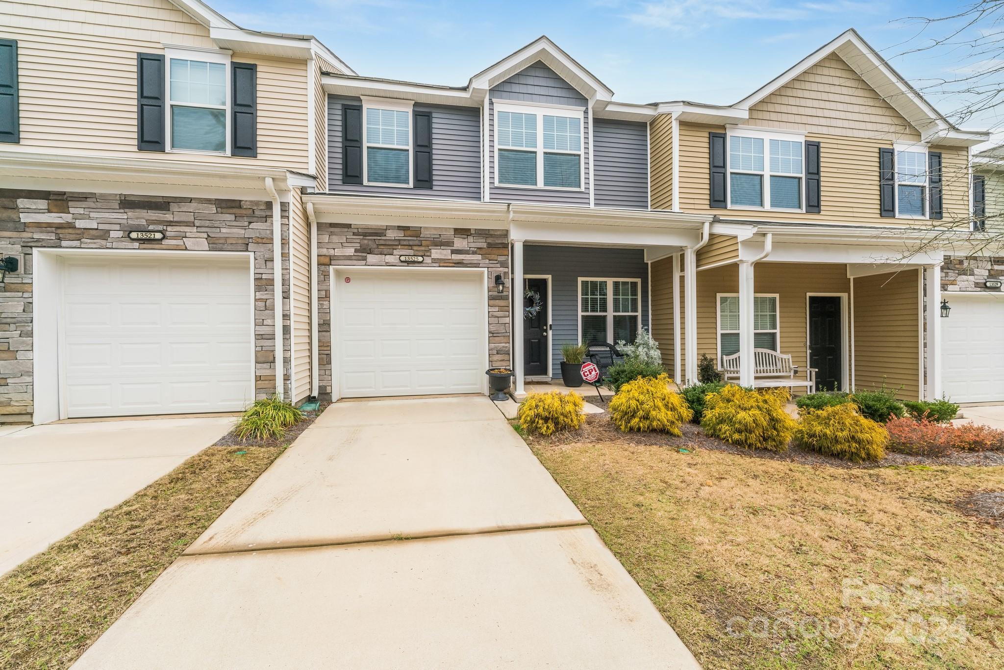 Photo one of 13525 Browhill Ln Charlotte NC 28278 | MLS 4112121