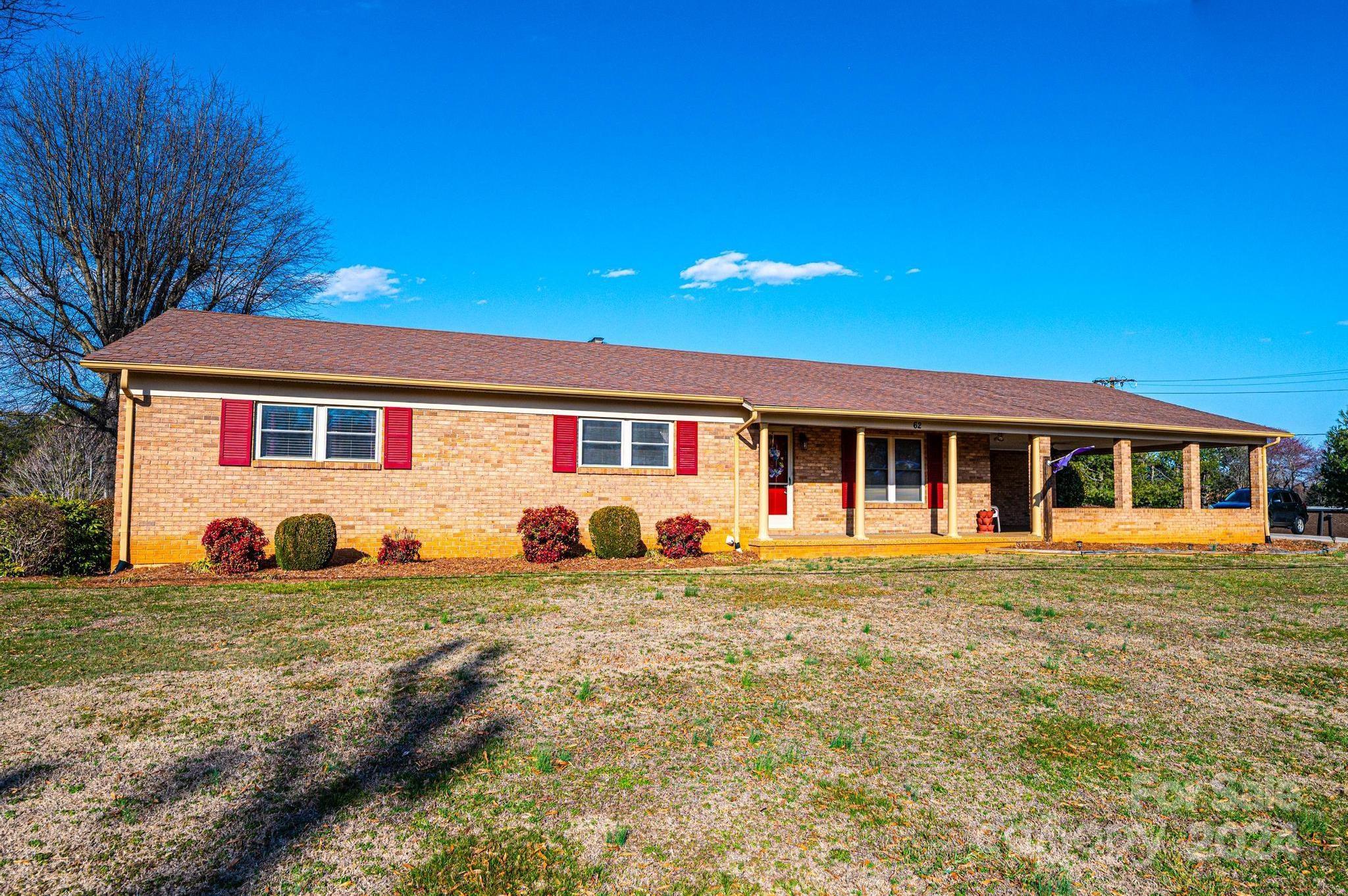 Photo one of 62 39Th Nw St Hickory NC 28601 | MLS 4112286