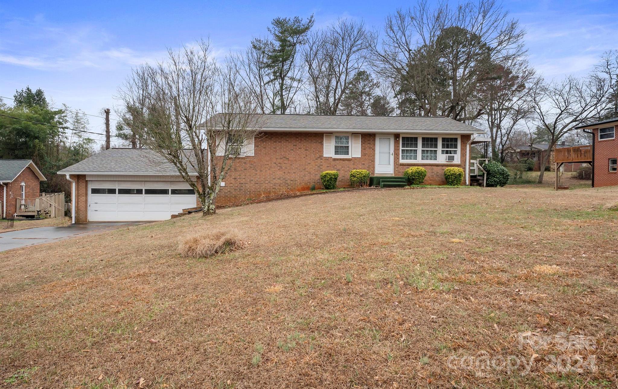 Photo one of 1920 16Th Ave Hickory NC 28601 | MLS 4112834