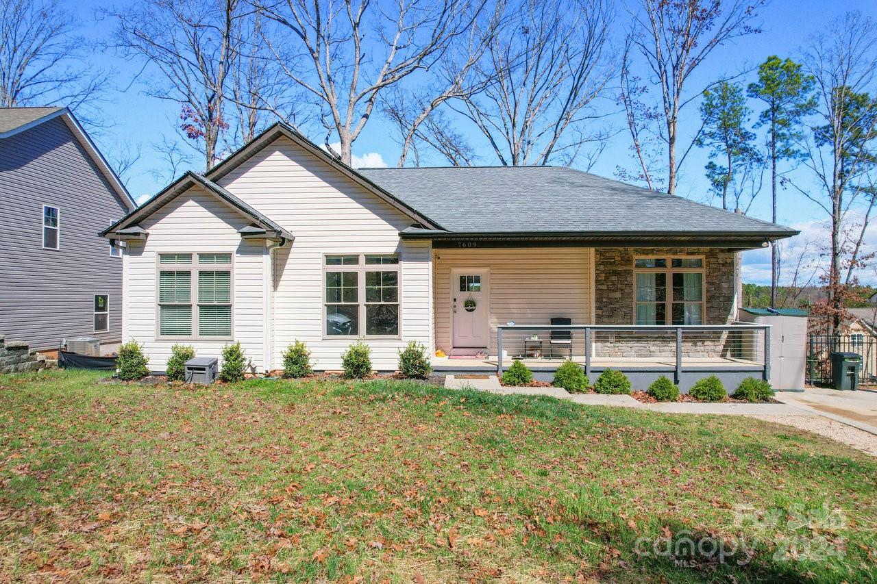 Photo one of 7609 Red Robin Trl Denver NC 28037 | MLS 4113455
