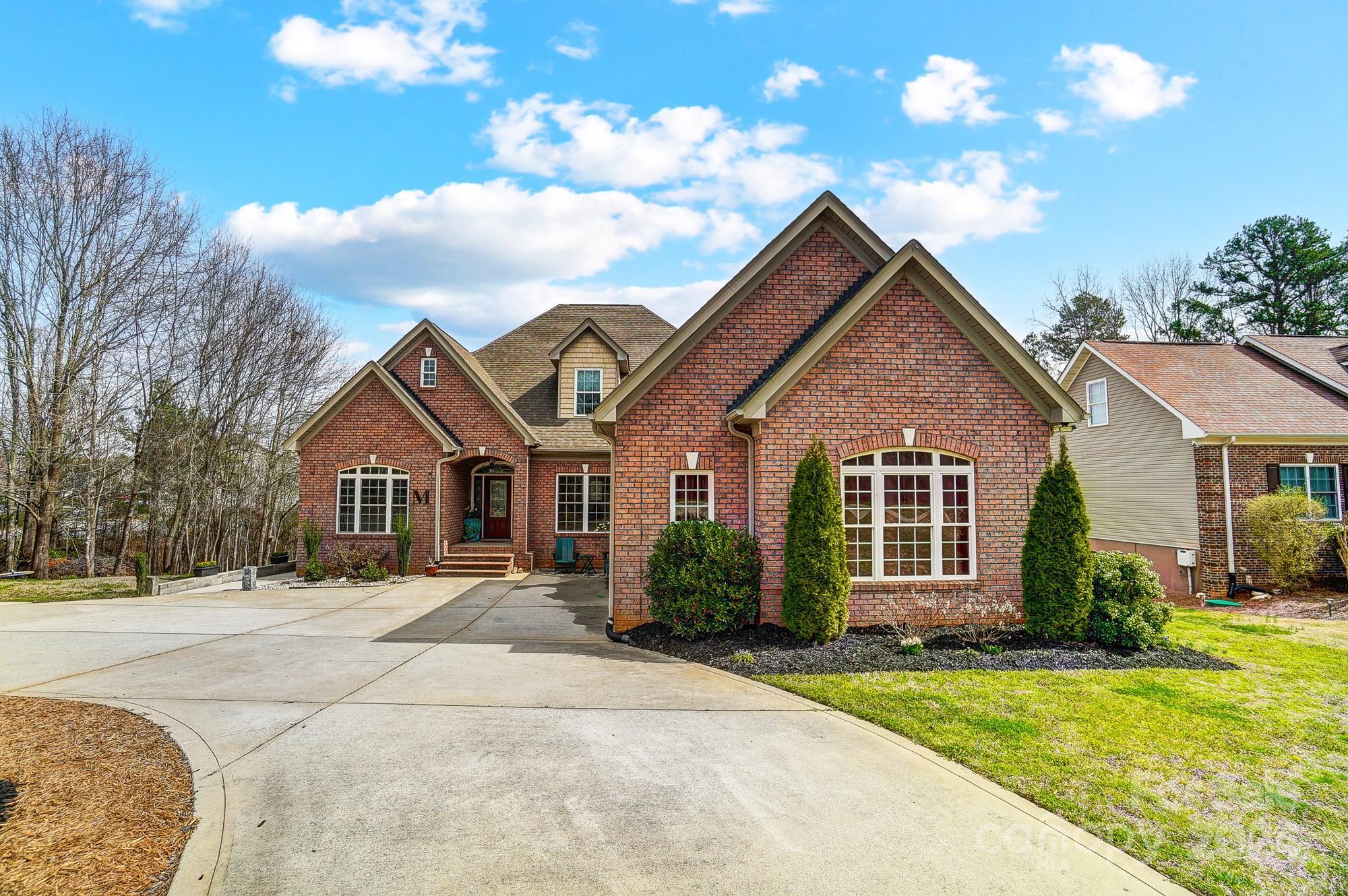 Photo one of 1222 Dobys Bridge Rd Fort Mill SC 29715 | MLS 4114676