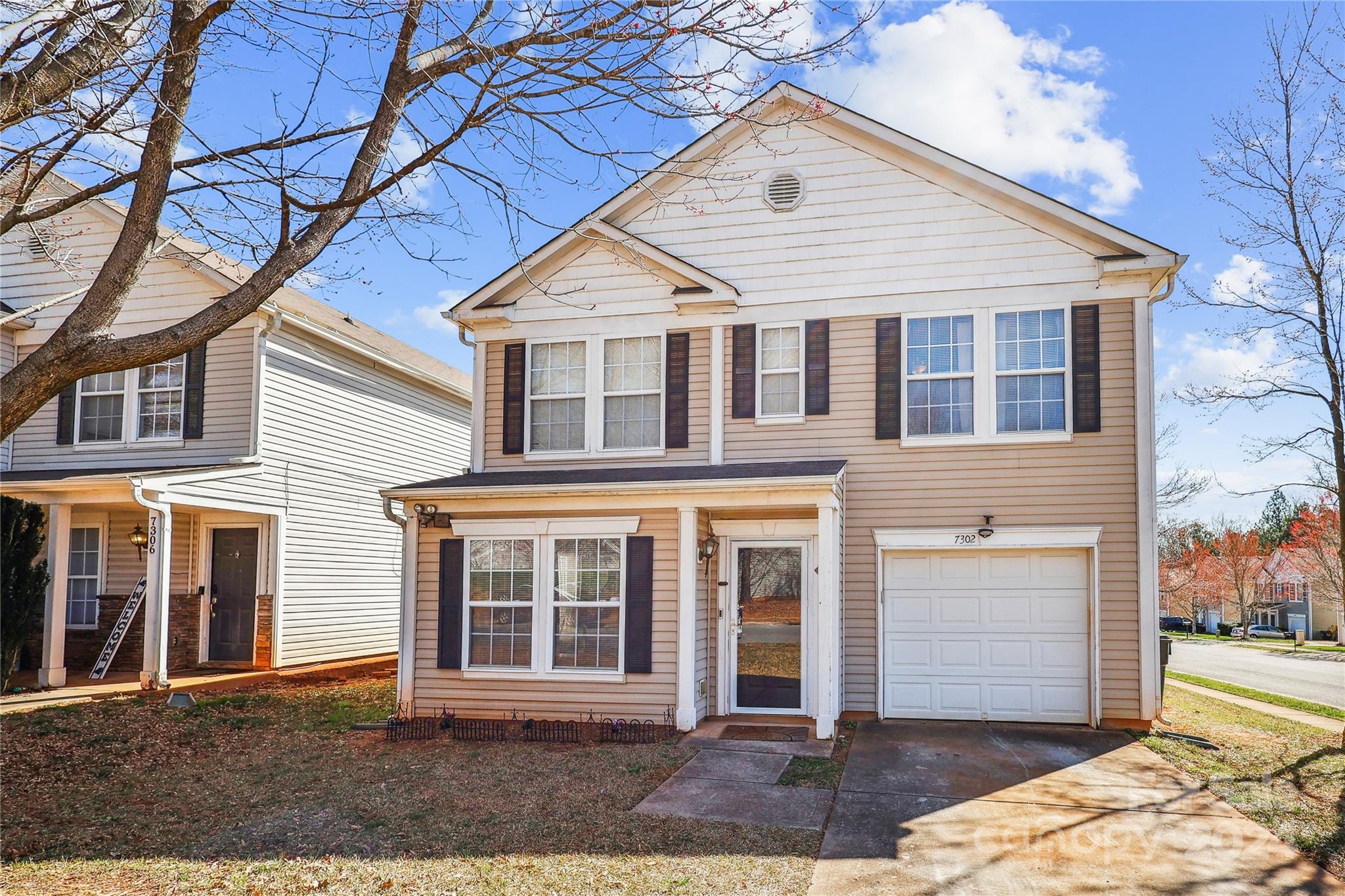 Photo one of 7302 Fox Point Dr Charlotte NC 28269 | MLS 4114959