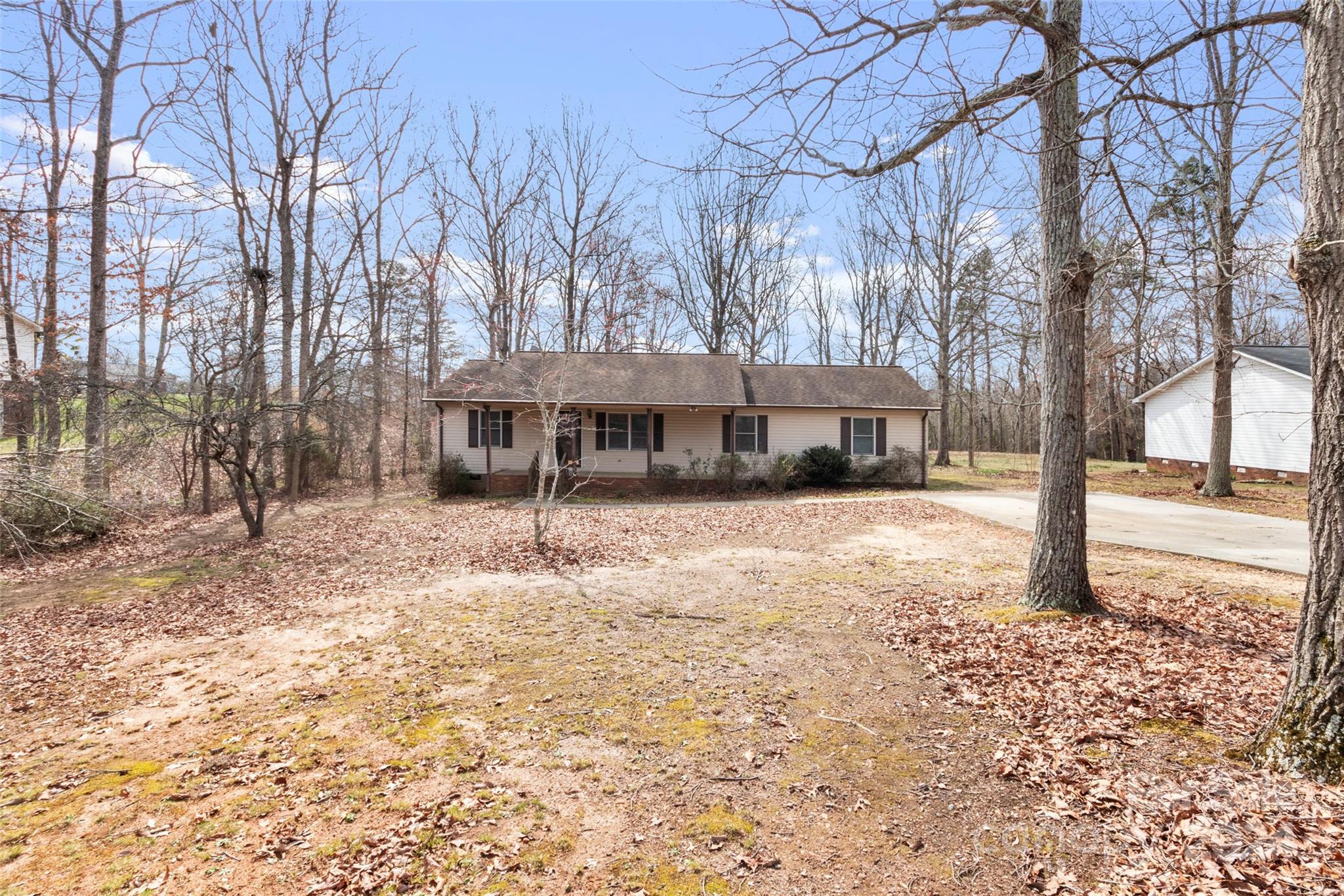 Photo one of 1302 Hickory Nut Ln Lincolnton NC 28092 | MLS 4115573