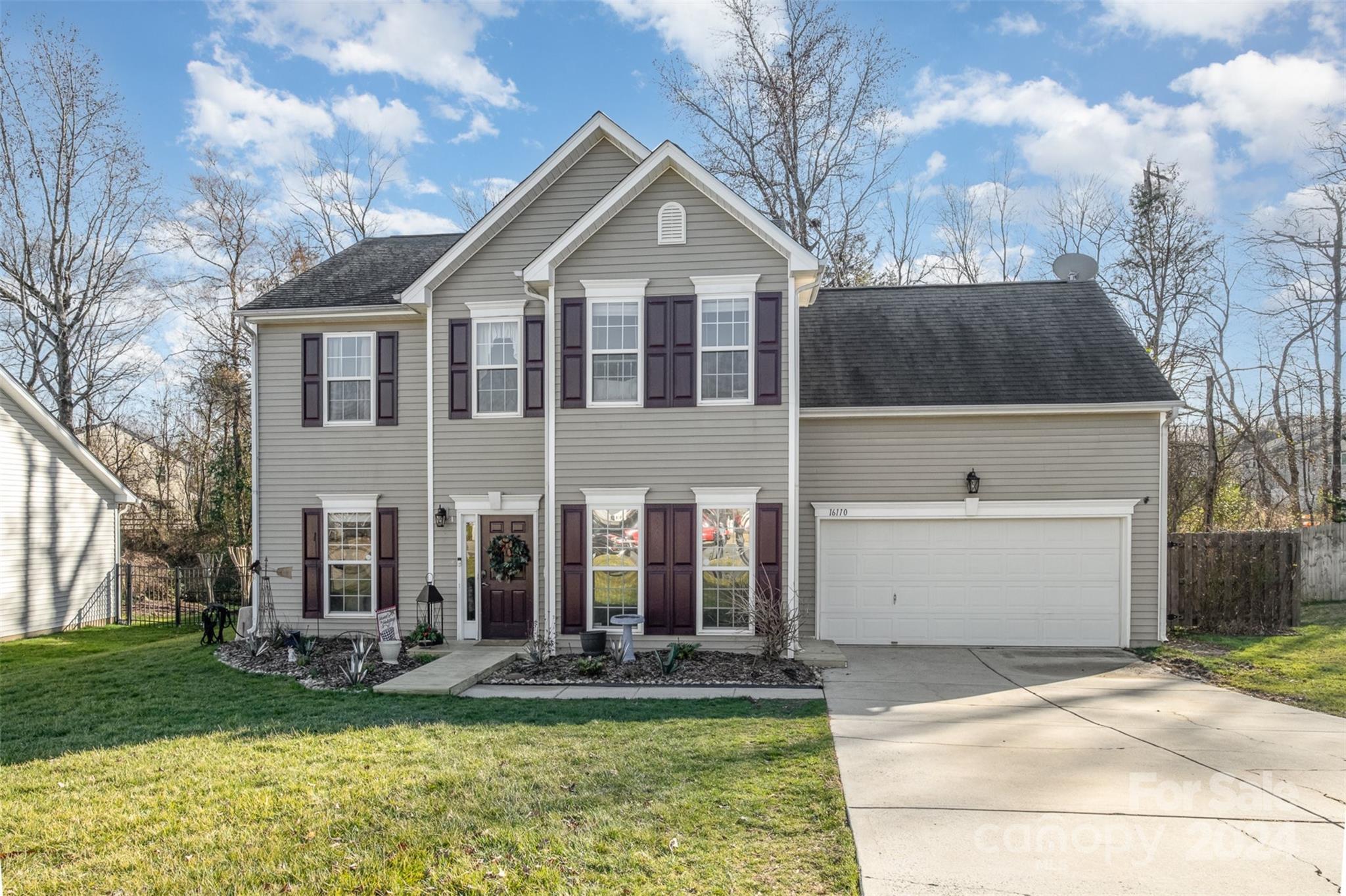 Photo one of 16110 Greybriar Forest Ln Charlotte NC 28278 | MLS 4116145