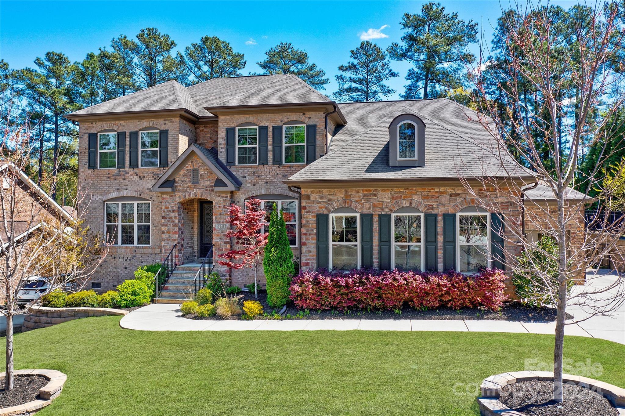 Photo one of 16419 Doves Canyon Ln Charlotte NC 28278 | MLS 4116808