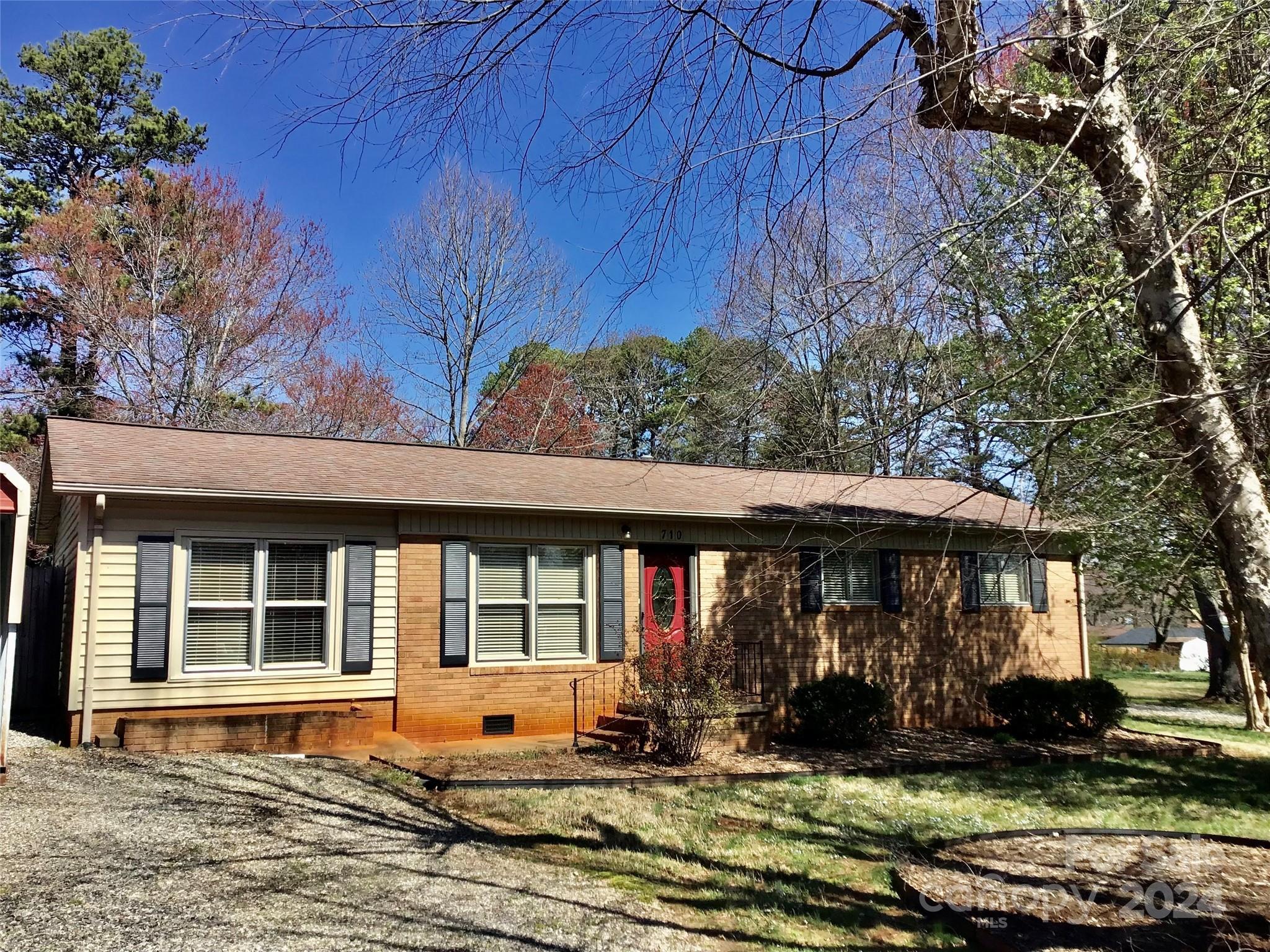 Photo one of 710 Winterfield Rd Statesville NC 28677 | MLS 4117598