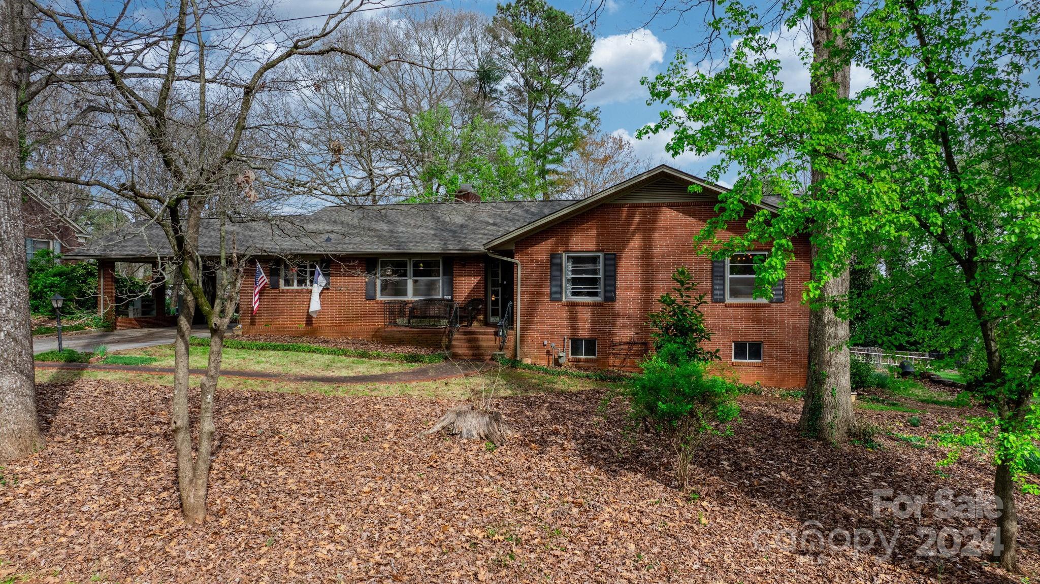 Photo one of 1523 Brentwood Dr Newton NC 28658 | MLS 4117690