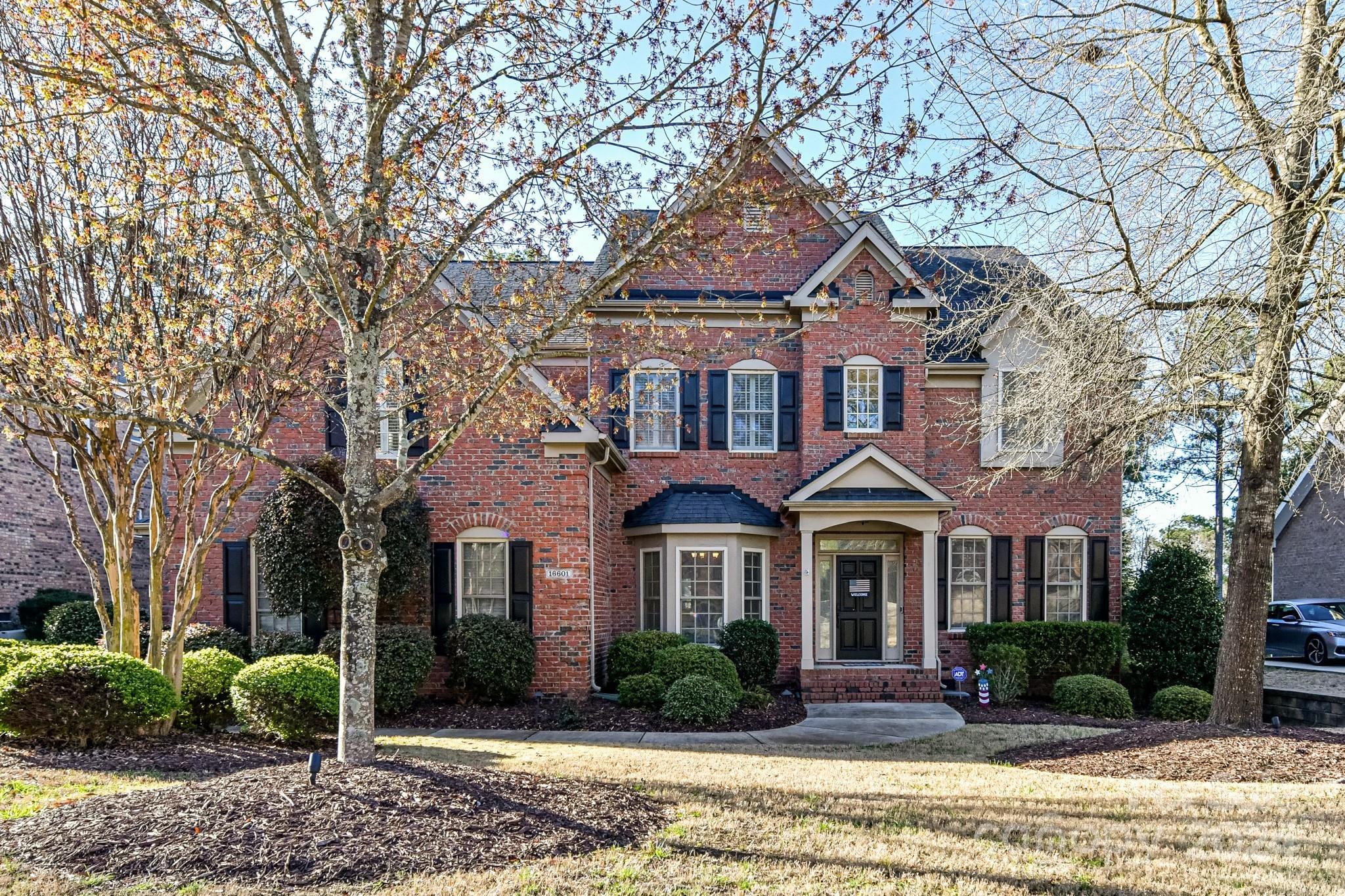 Photo one of 16601 Doves Canyon Ln Charlotte NC 28278 | MLS 4118048
