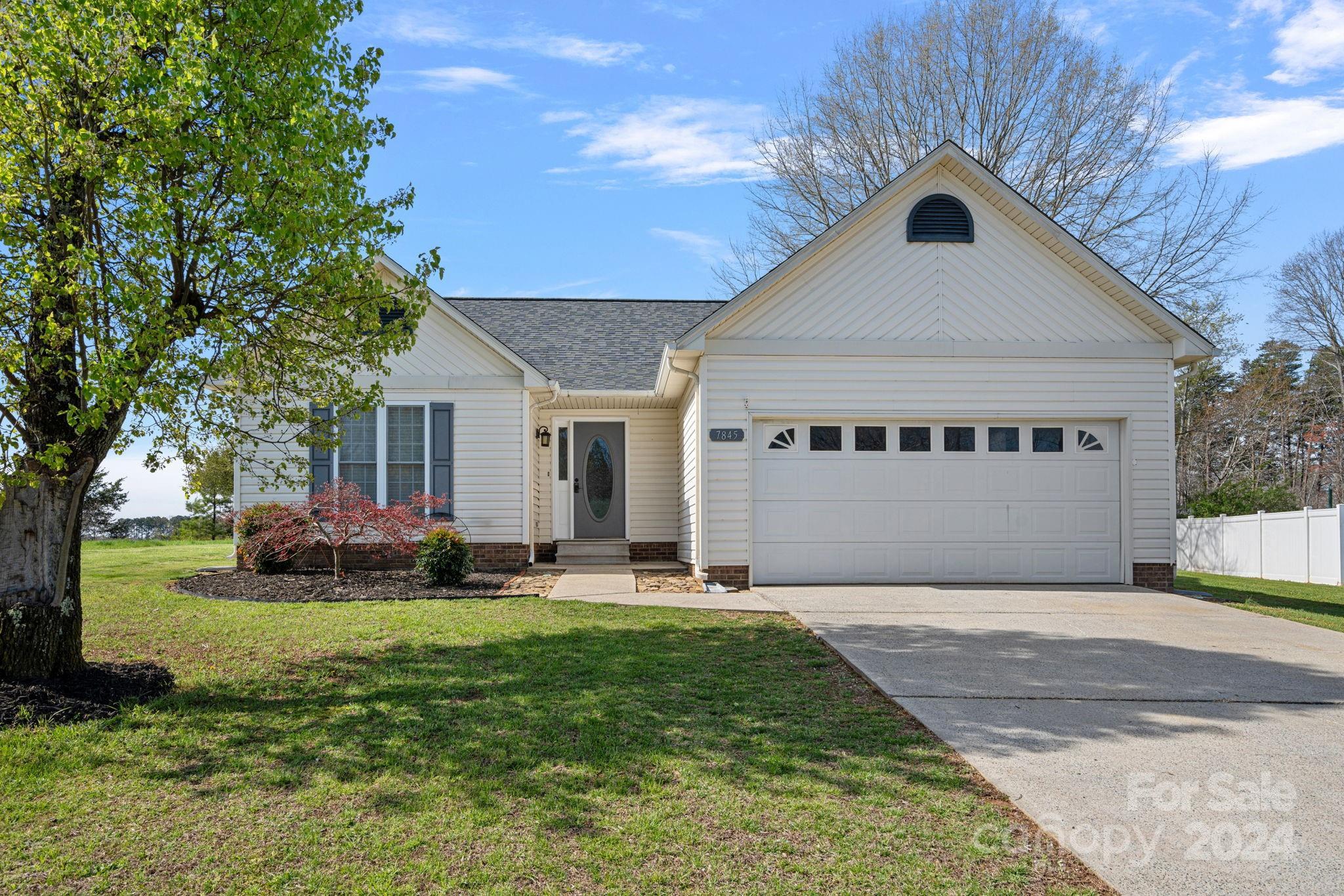 Photo one of 7845 Adeline Ln Sherrills Ford NC 28673 | MLS 4118364