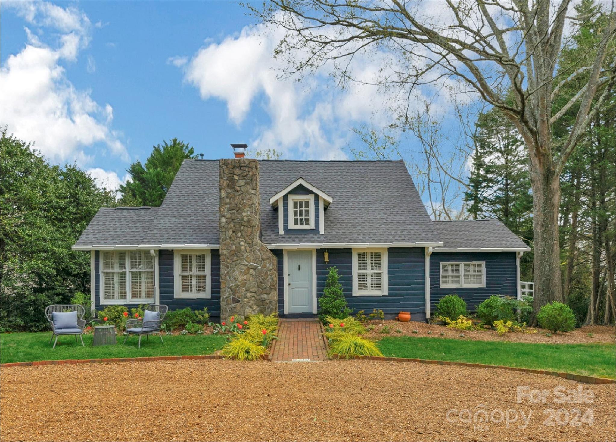Photo one of 6215 Sharon Acres Rd Charlotte NC 28210 | MLS 4118382