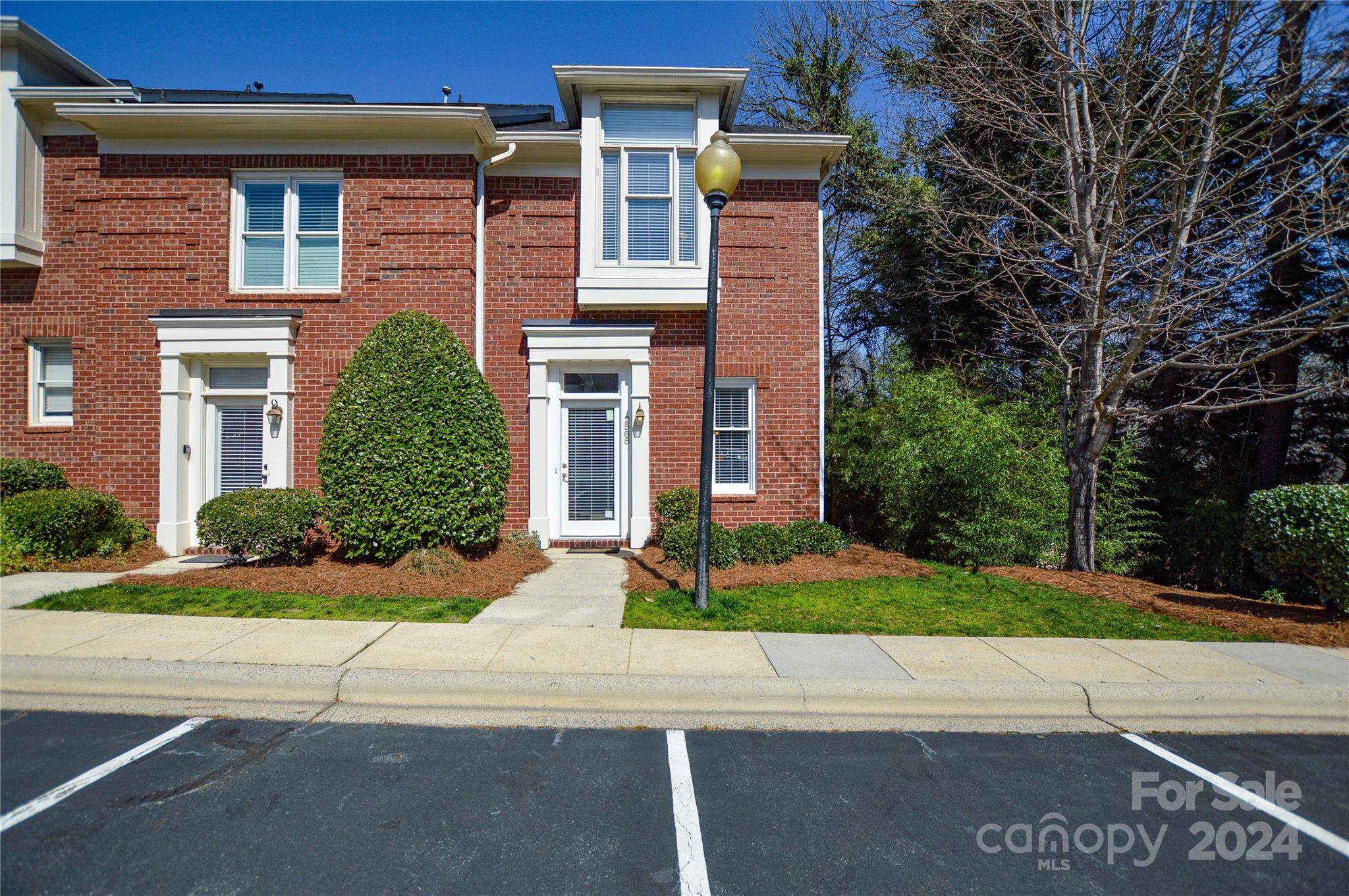 Photo one of 2565 Dilworth Heights Ln Charlotte NC 28209 | MLS 4118418