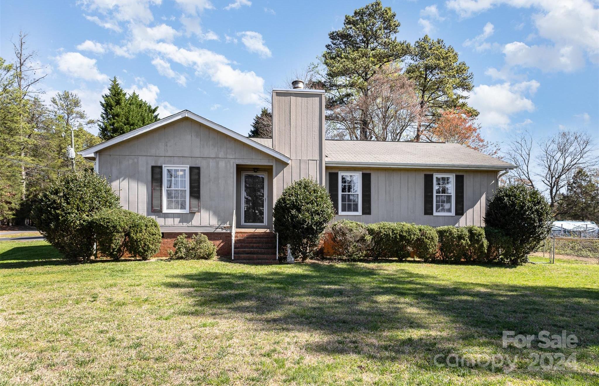Photo one of 17618 Youngblood Rd Charlotte NC 28278 | MLS 4118873