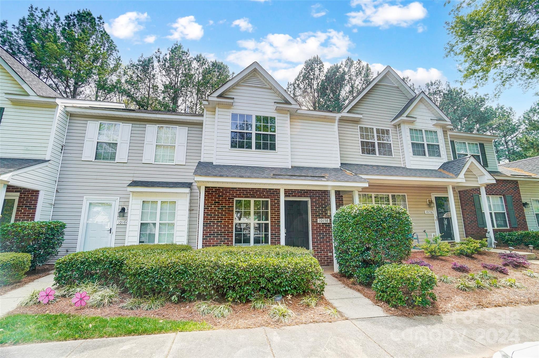 Photo one of 10158 Forest Landing Dr Charlotte NC 28213 | MLS 4118929