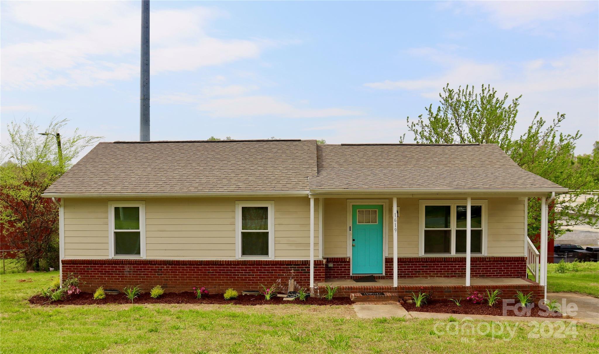 Photo one of 1619 Whisnant St Charlotte NC 28206 | MLS 4119688