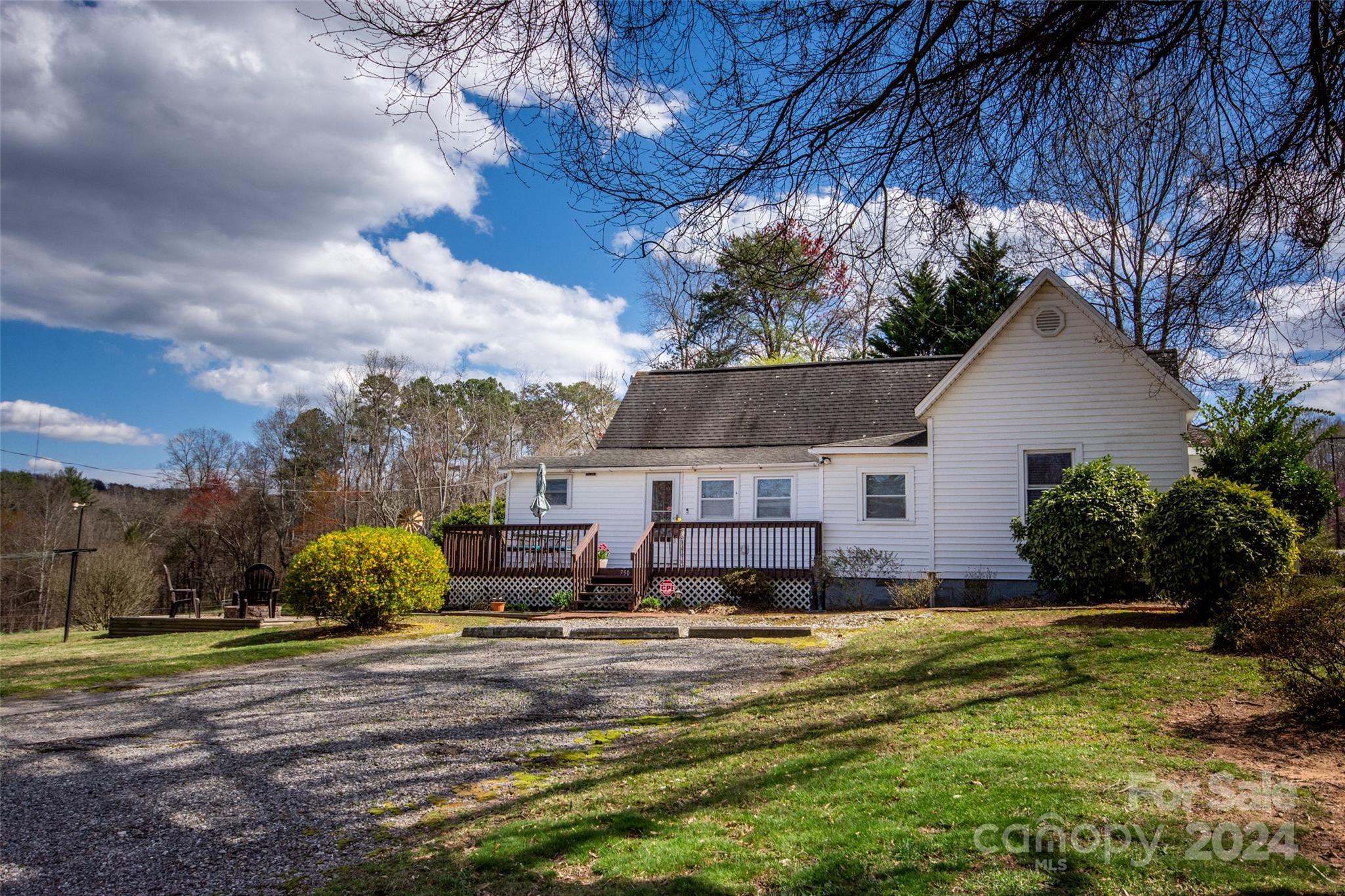 Photo one of 750 Old Wilkesboro Rd Taylorsville NC 28681 | MLS 4120139