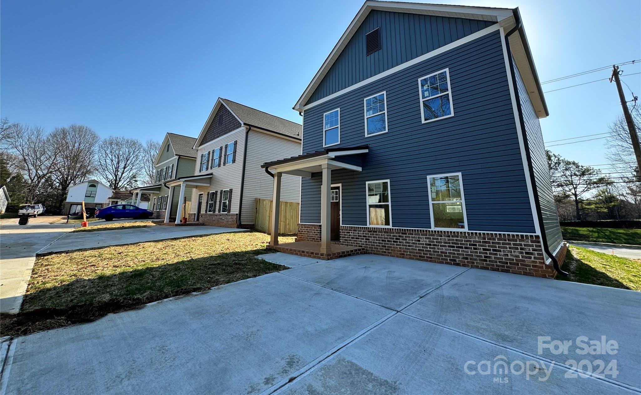 Photo one of 7039 The Plaza Rd Charlotte NC 28215 | MLS 4120354