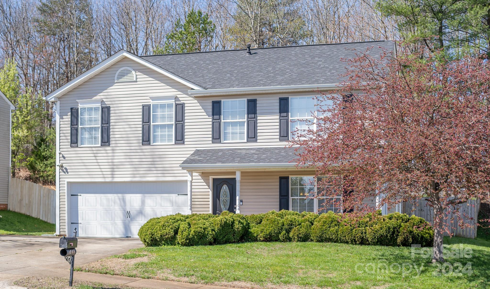 Photo one of 1948 8Th Se St Hickory NC 28602 | MLS 4121036