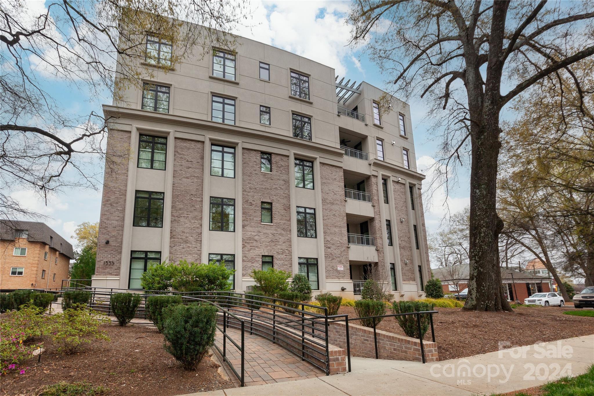 Photo one of 1333 Queens Rd # C2 Charlotte NC 28207 | MLS 4121417