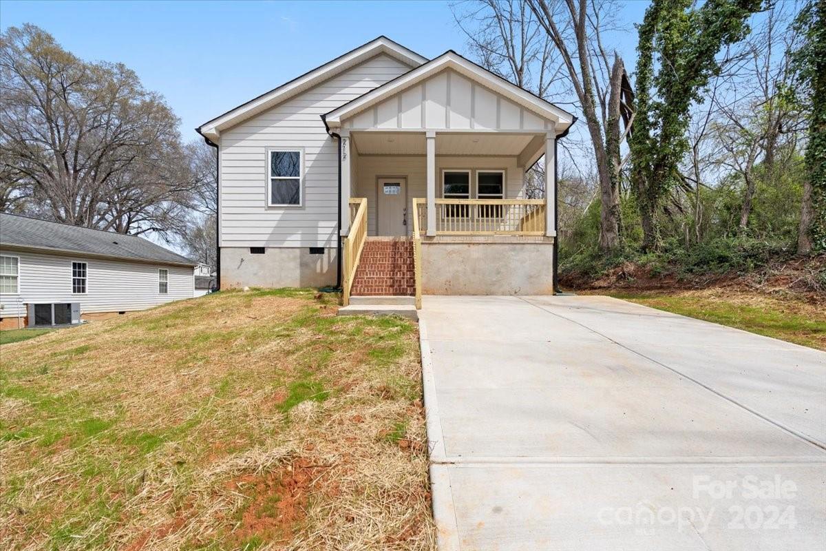 Photo one of 212 Long St Statesville NC 28677 | MLS 4121956