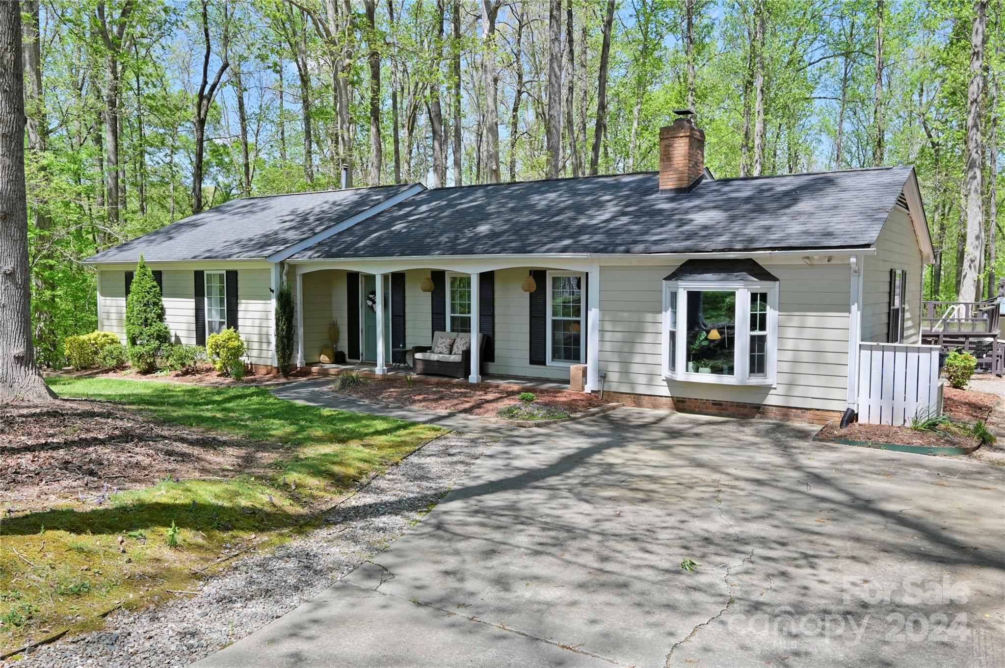 Photo one of 11547 Gelding Dr Charlotte NC 28215 | MLS 4122045
