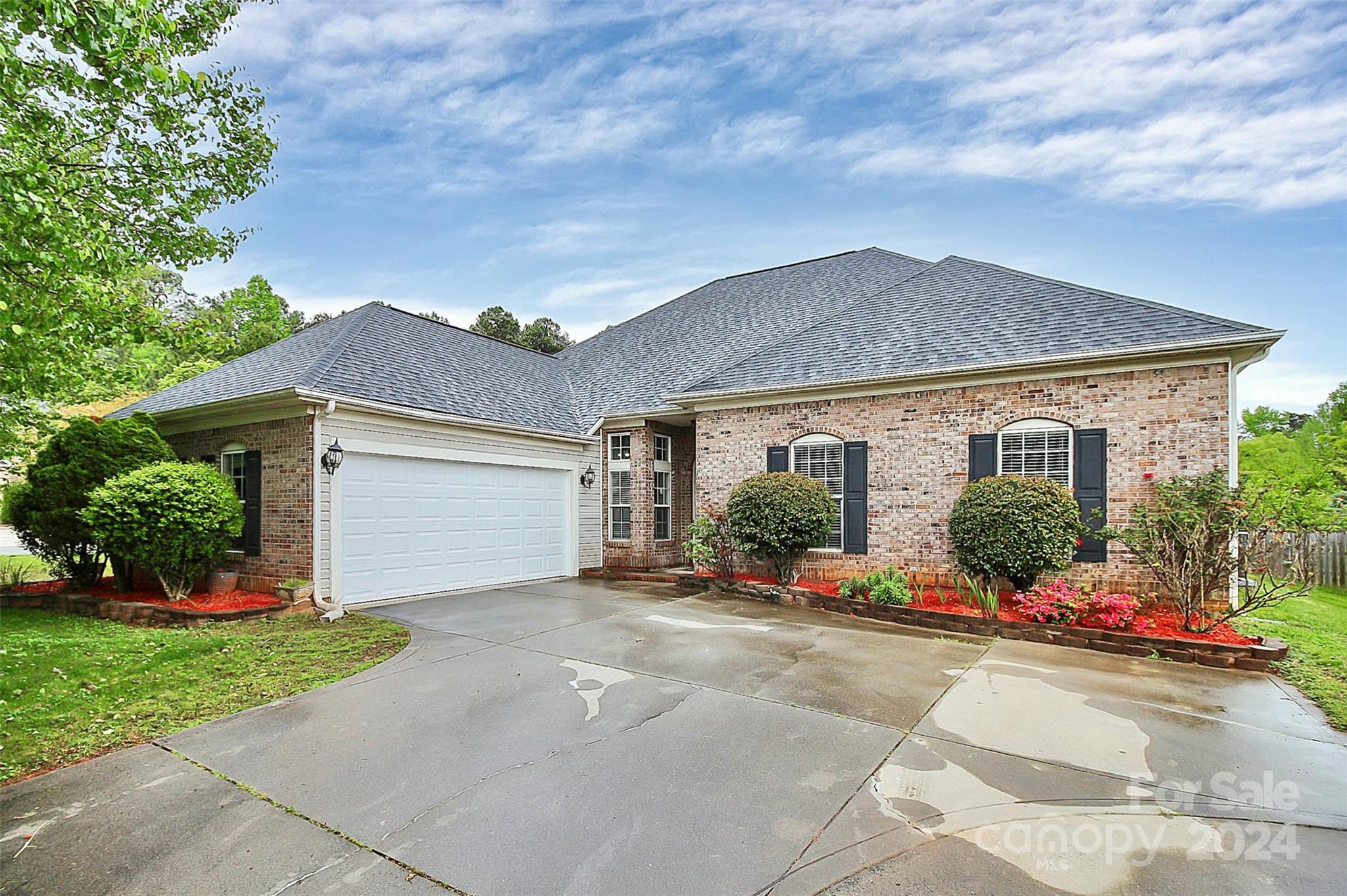 Photo one of 2838 Oakglade Ct Matthews NC 28105 | MLS 4122239