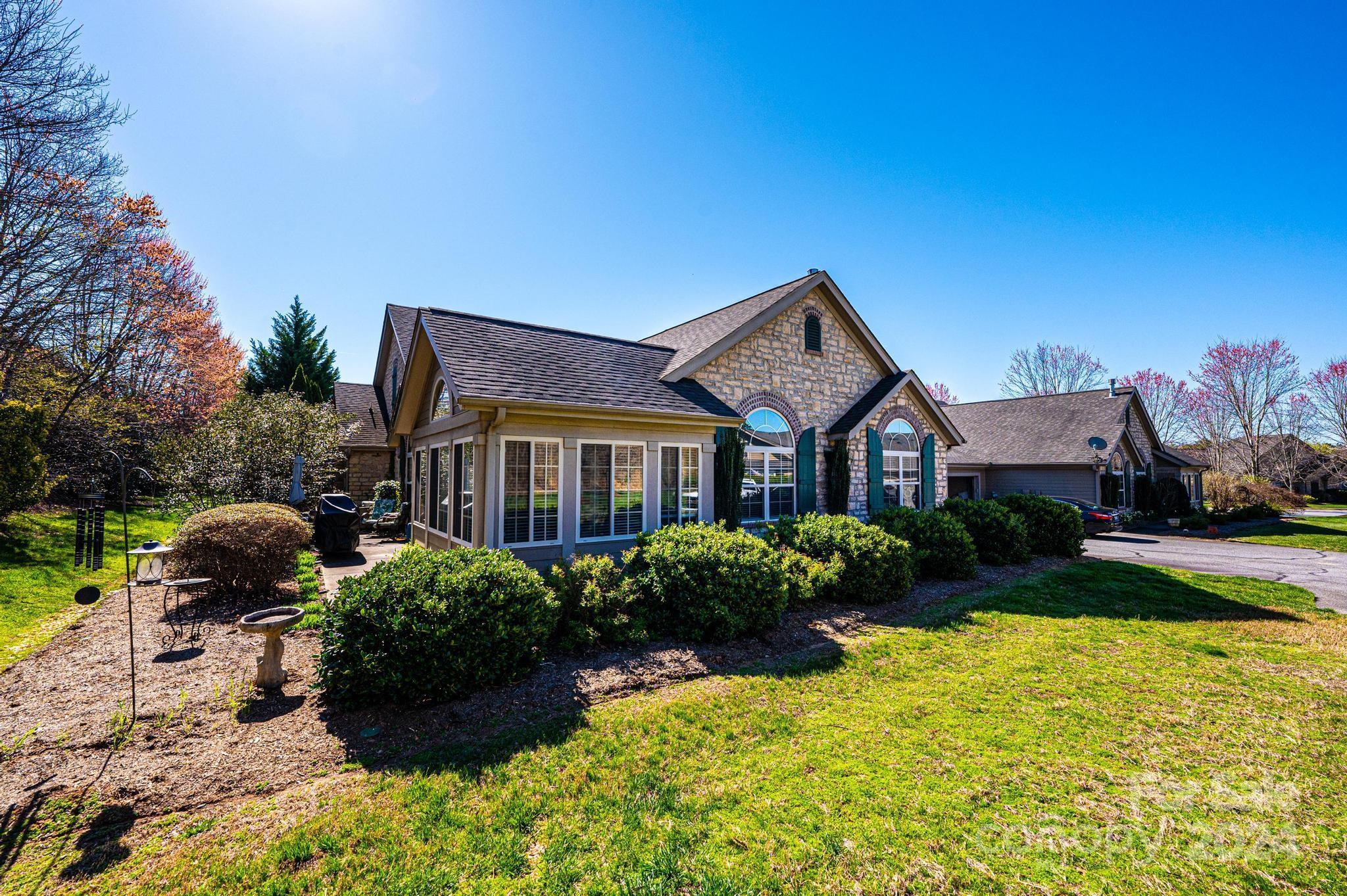 Photo one of 815 Wynnshire Dr # D Hickory NC 28601 | MLS 4122991