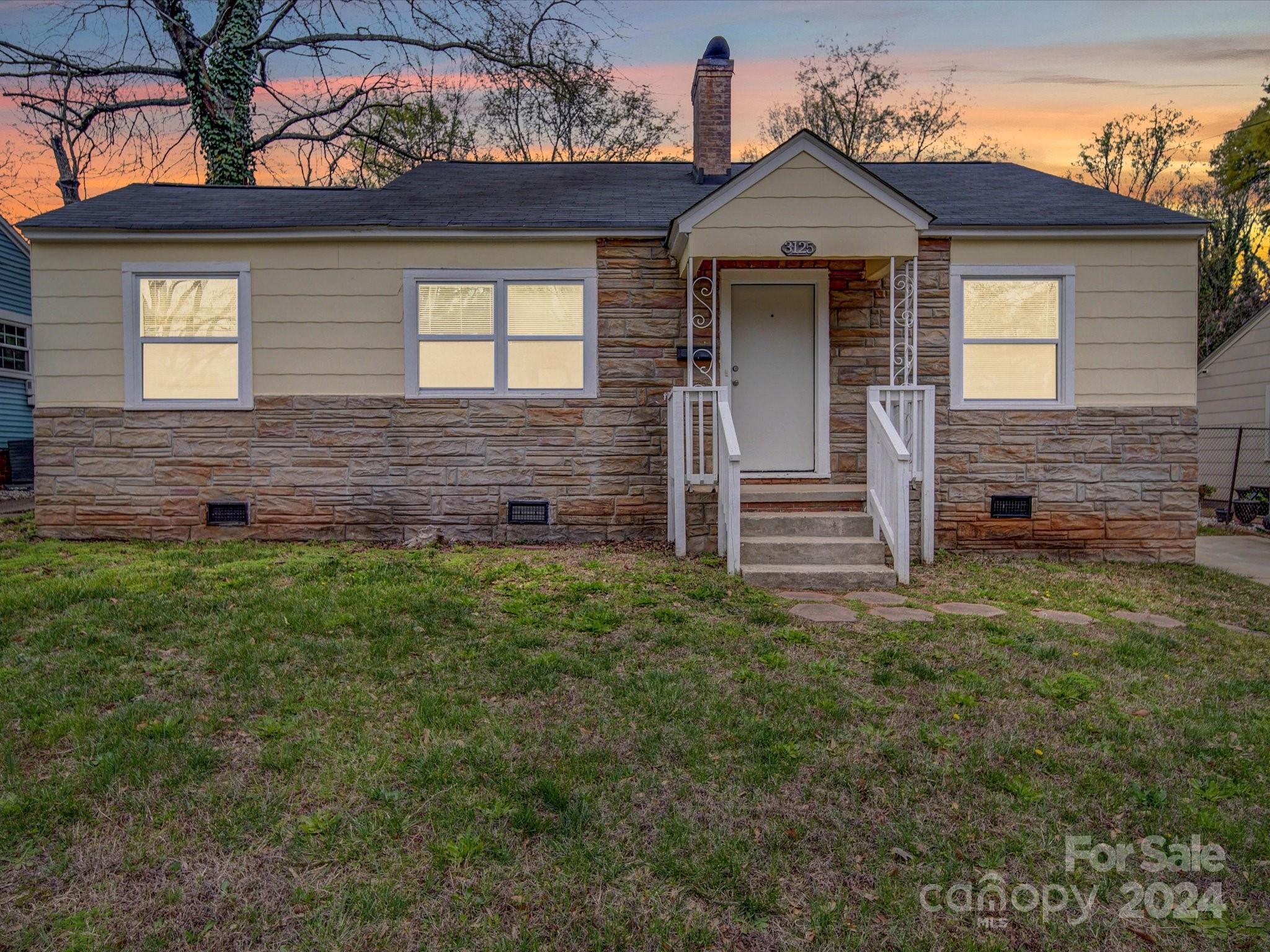 Photo one of 3125 Carol Ave Charlotte NC 28208 | MLS 4122994