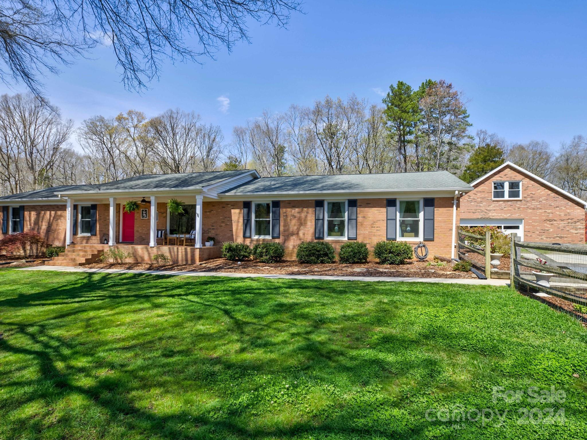Photo one of 9718 Heritage Ln Indian Trail NC 28079 | MLS 4123225