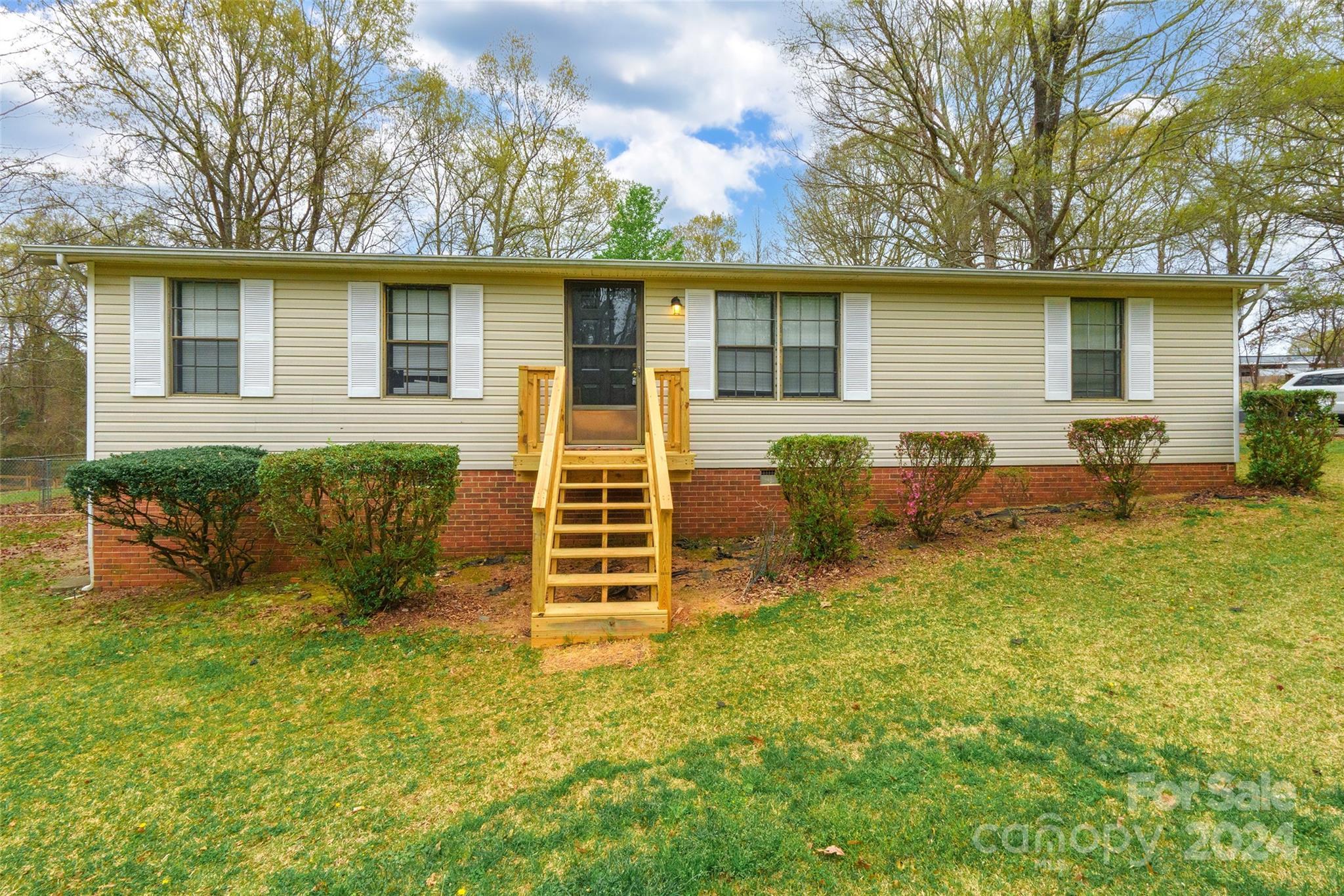 Photo one of 1811 Sandelwood Dr Rock Hill SC 29730 | MLS 4123491