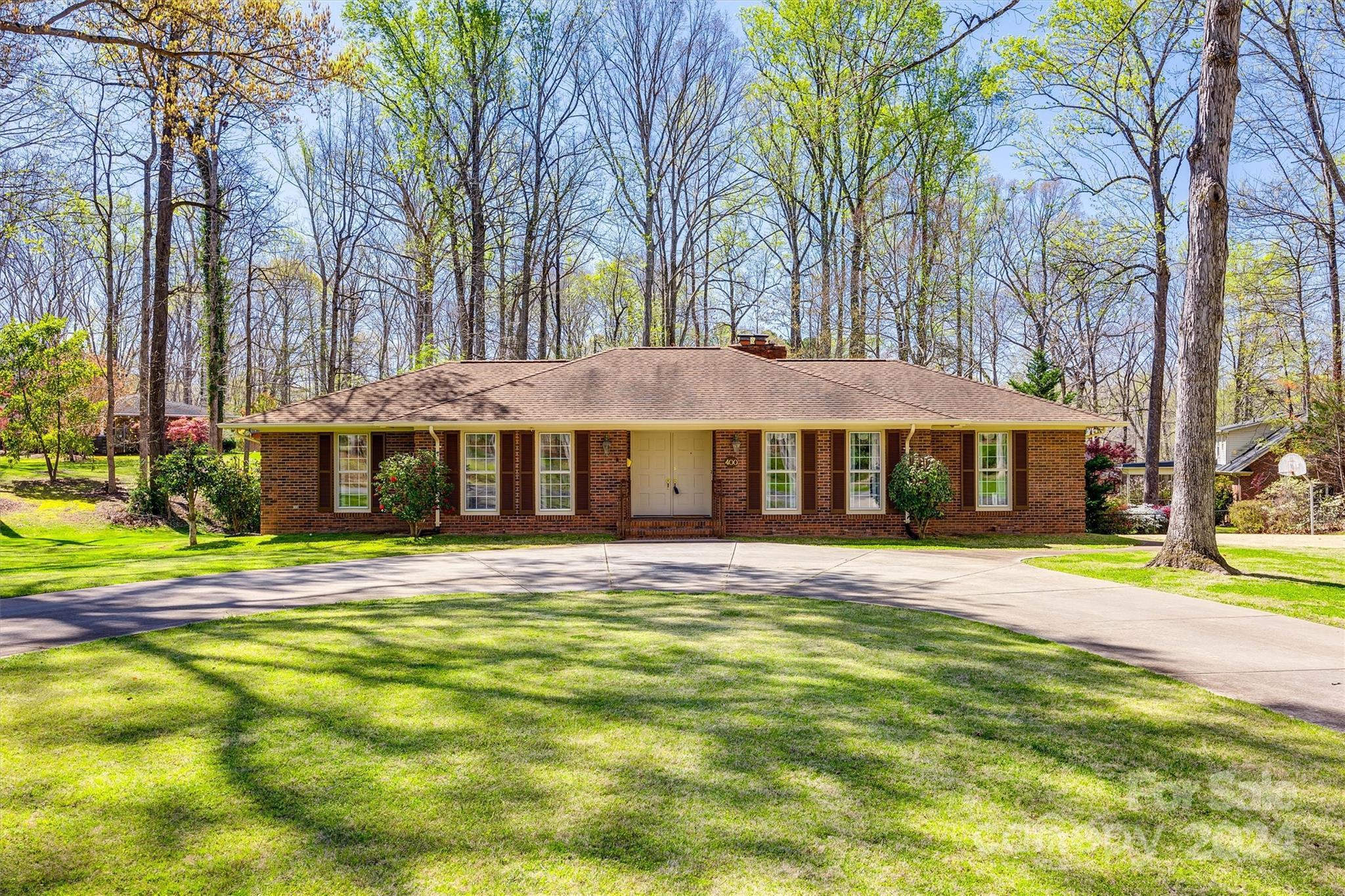 Photo one of 400 Lakeview Dr York SC 29745 | MLS 4123519