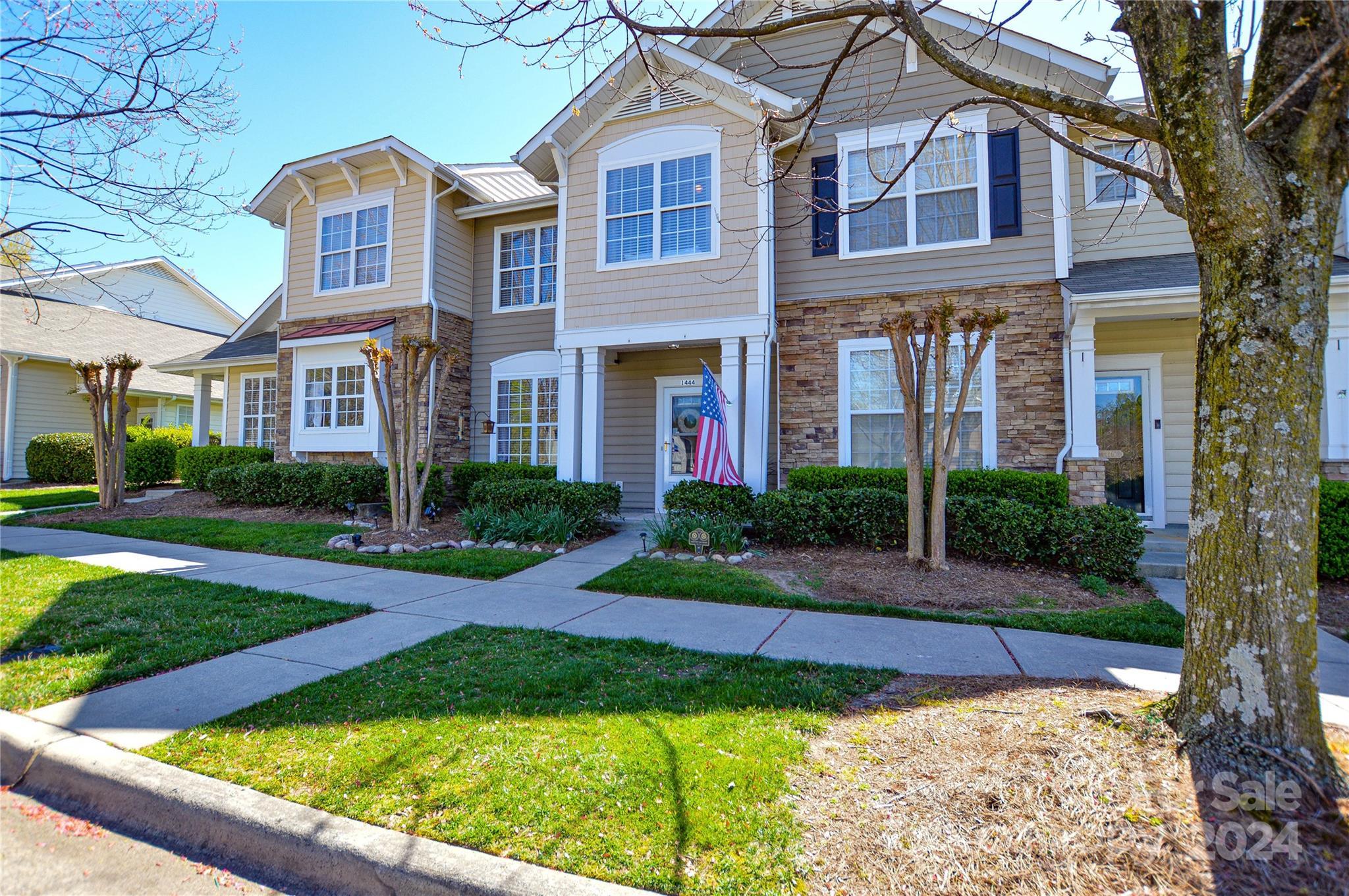 Photo one of 1444 Stonedown Ln Matthews NC 28104 | MLS 4124834