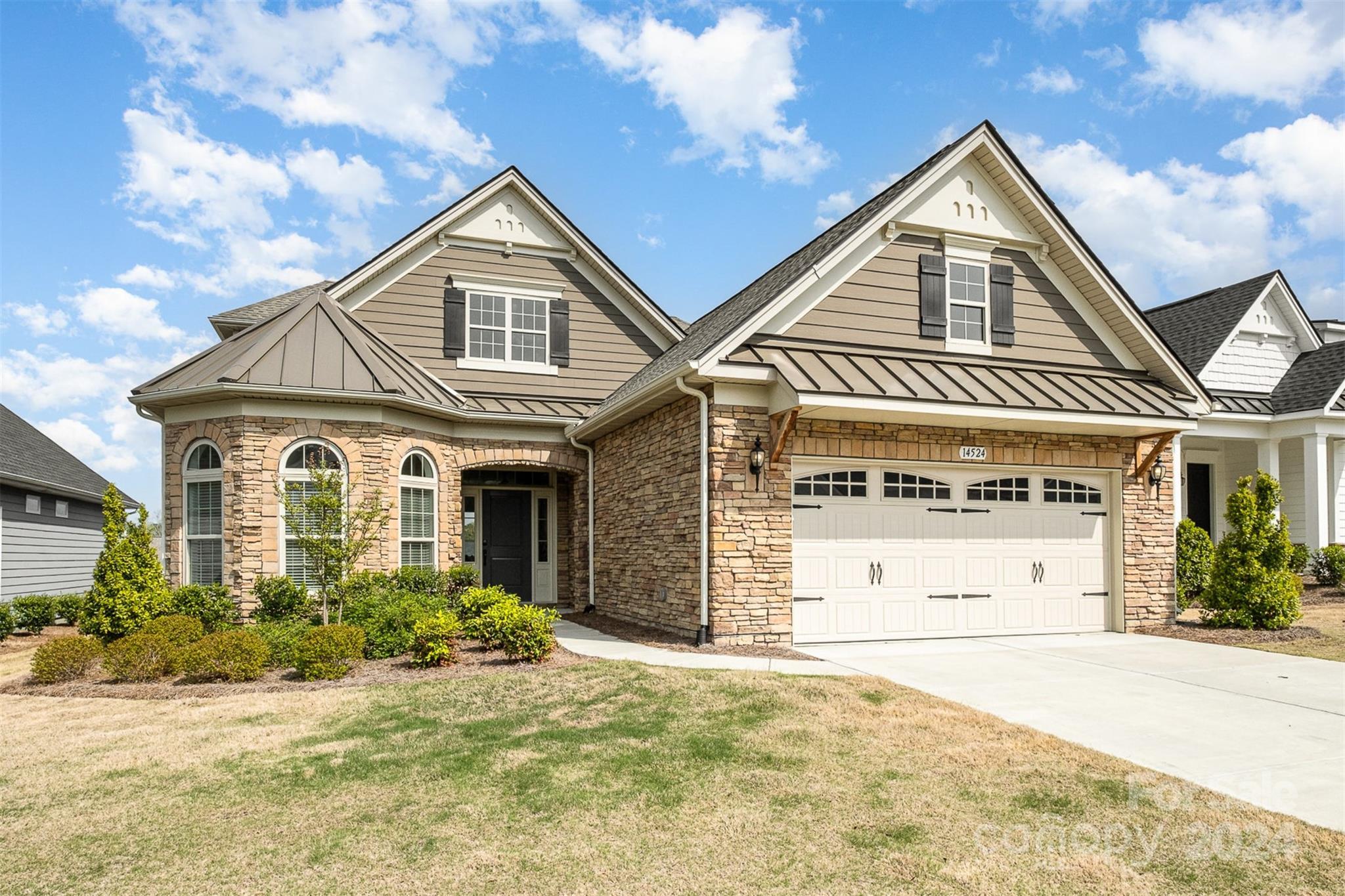 Photo one of 14524 Crosswater Ln Charlotte NC 28278 | MLS 4124924