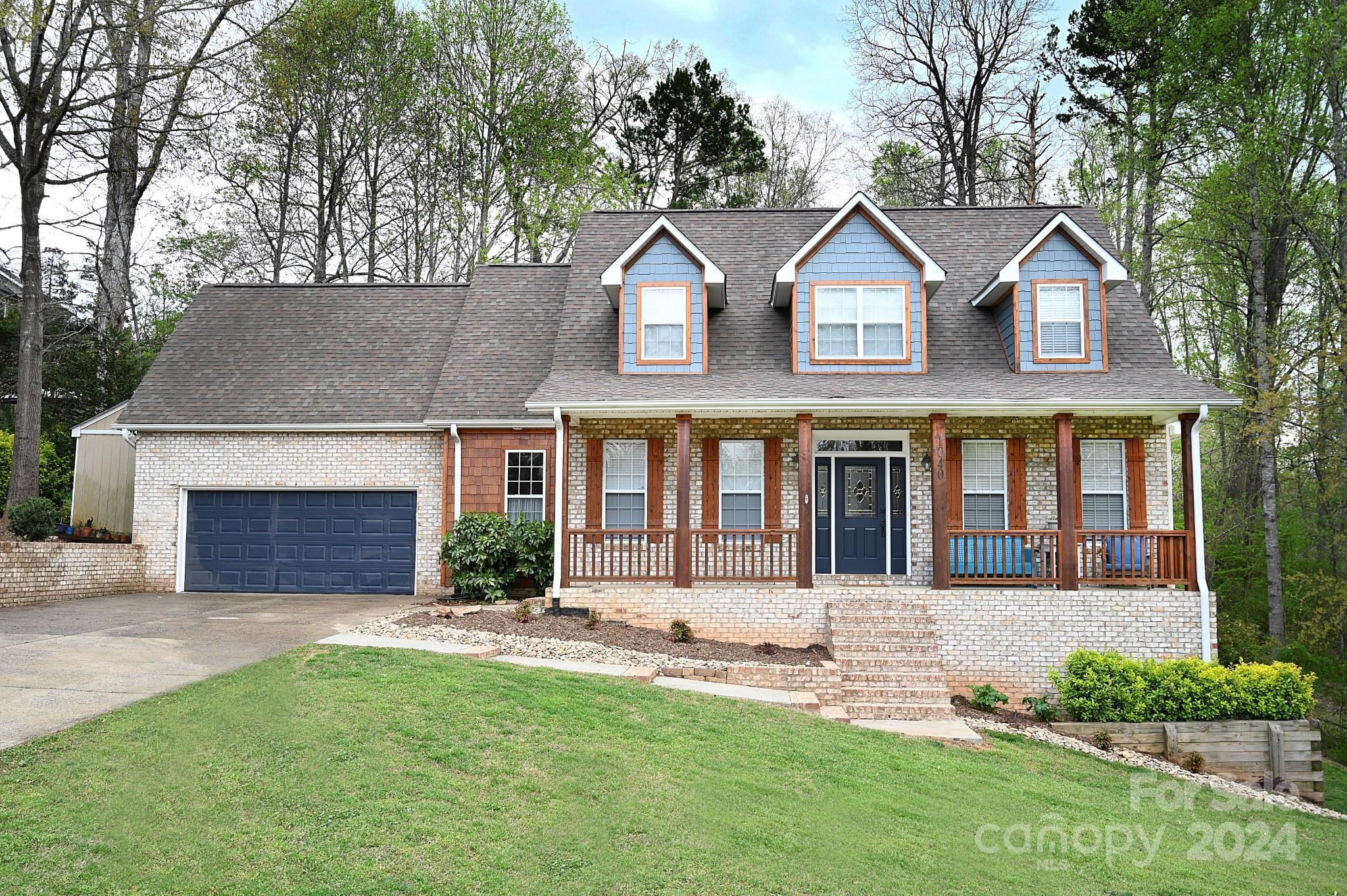 Photo one of 1040 38Th Ne Ave Hickory NC 28601 | MLS 4125097