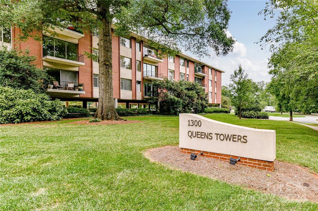 Photo one of 1300 Queens Rd # 211 Charlotte NC 28207 | MLS 4125105