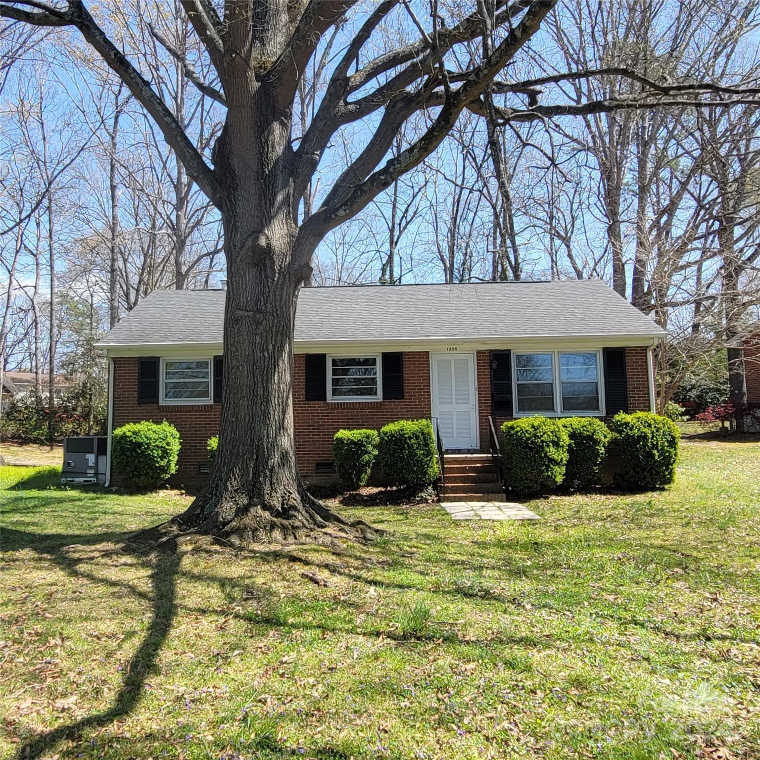 Photo one of 1200 Lynhurst Dr Gastonia NC 28054 | MLS 4125141