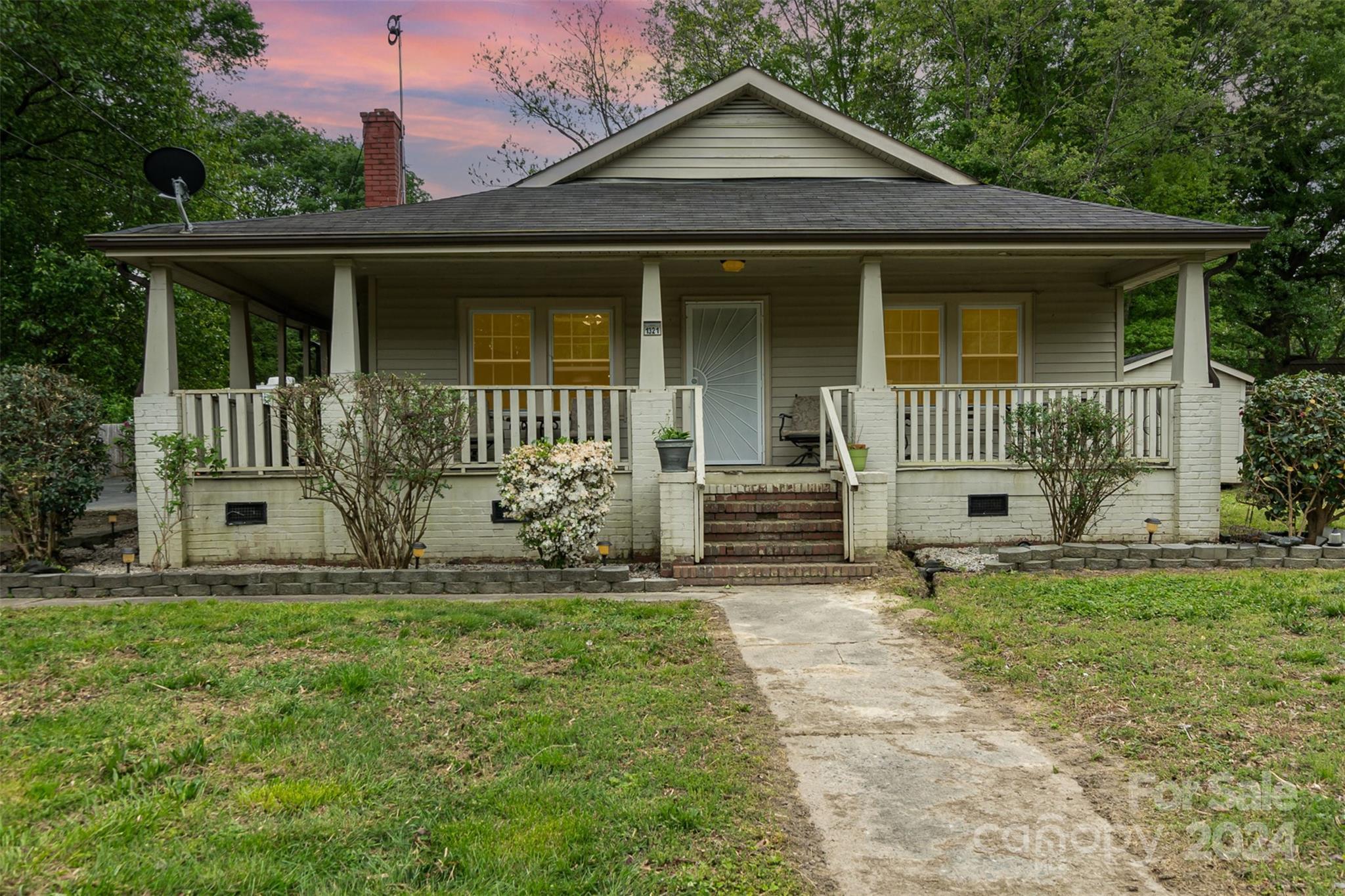 Photo one of 1321 Ware Ave Gastonia NC 28052 | MLS 4125735