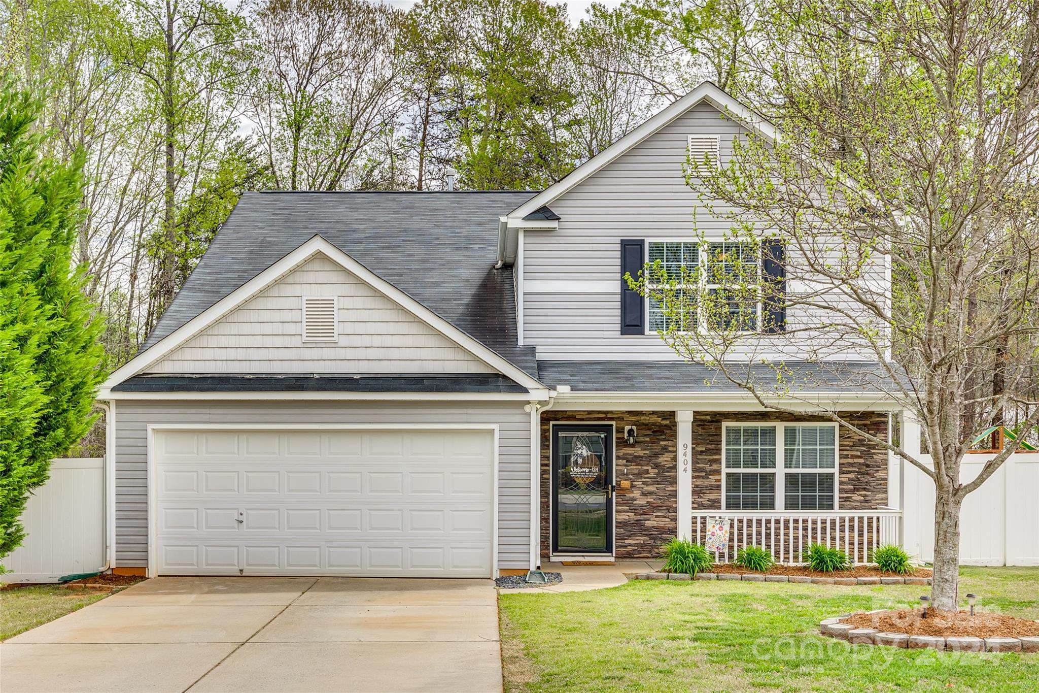Photo one of 9404 Quilting Bee Ln Charlotte NC 28216 | MLS 4126181