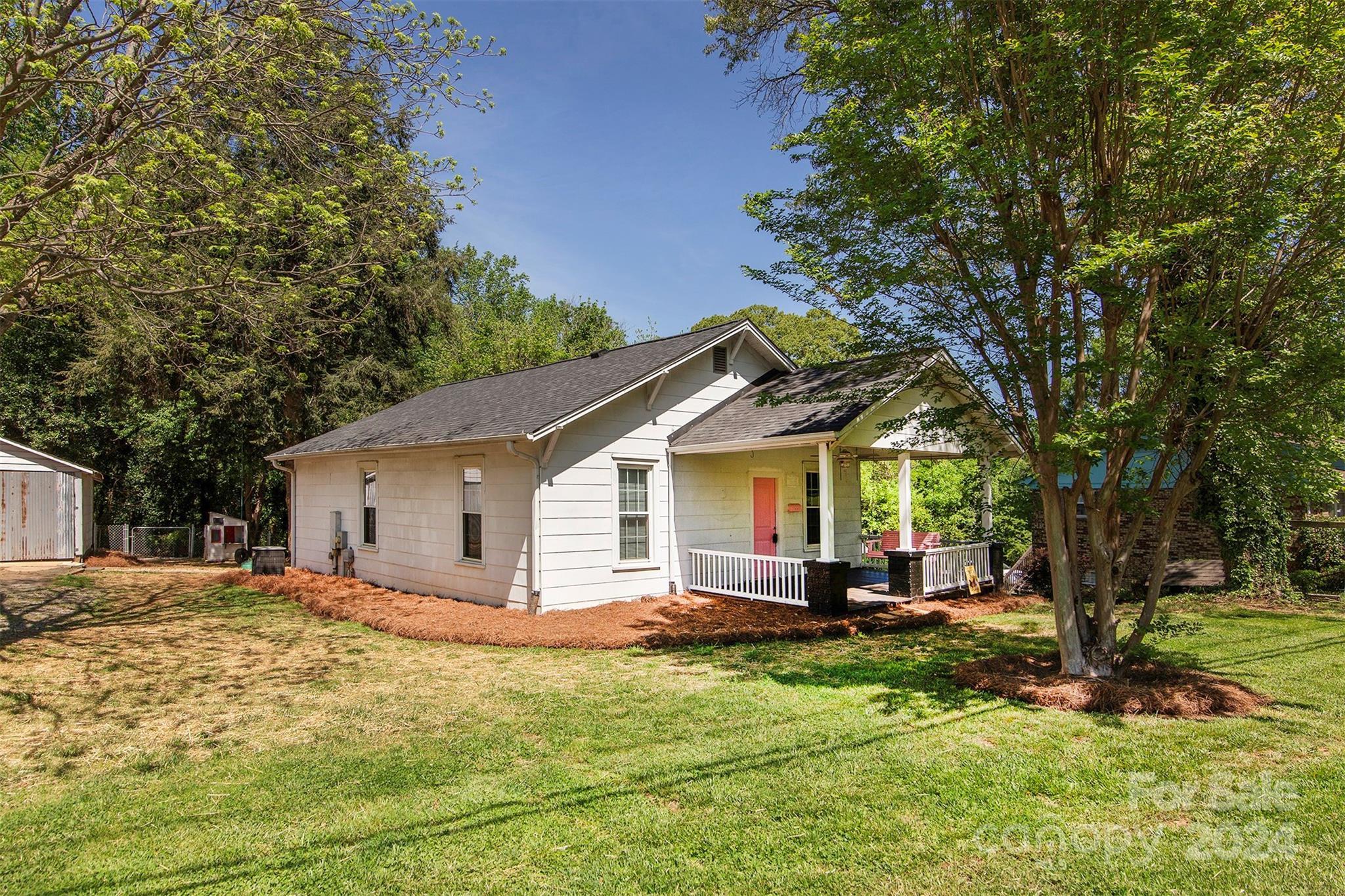 Photo one of 805 N Oakland St Dallas NC 28034 | MLS 4126214