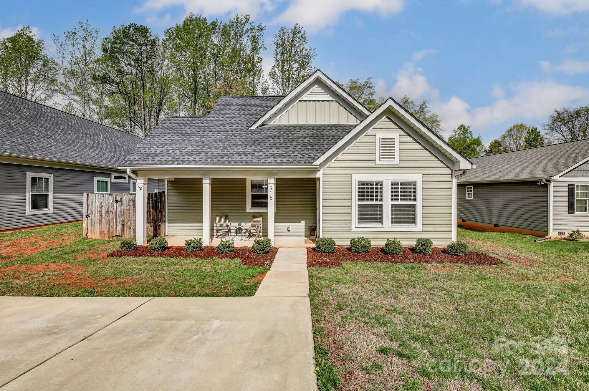 Photo one of 916 Gore St Charlotte NC 28214 | MLS 4126227