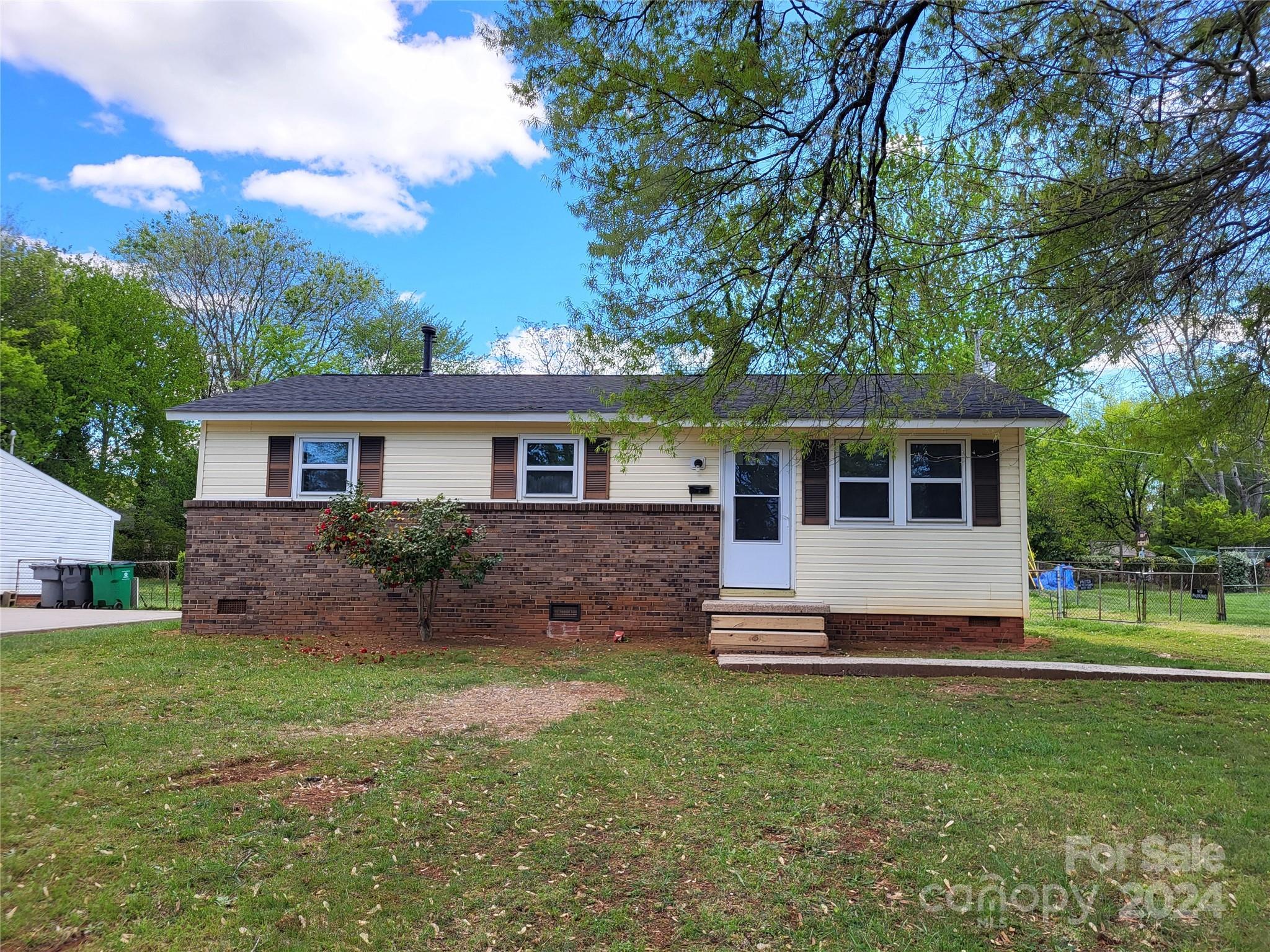 Photo one of 2437 Alleghany St Charlotte NC 28208 | MLS 4126457