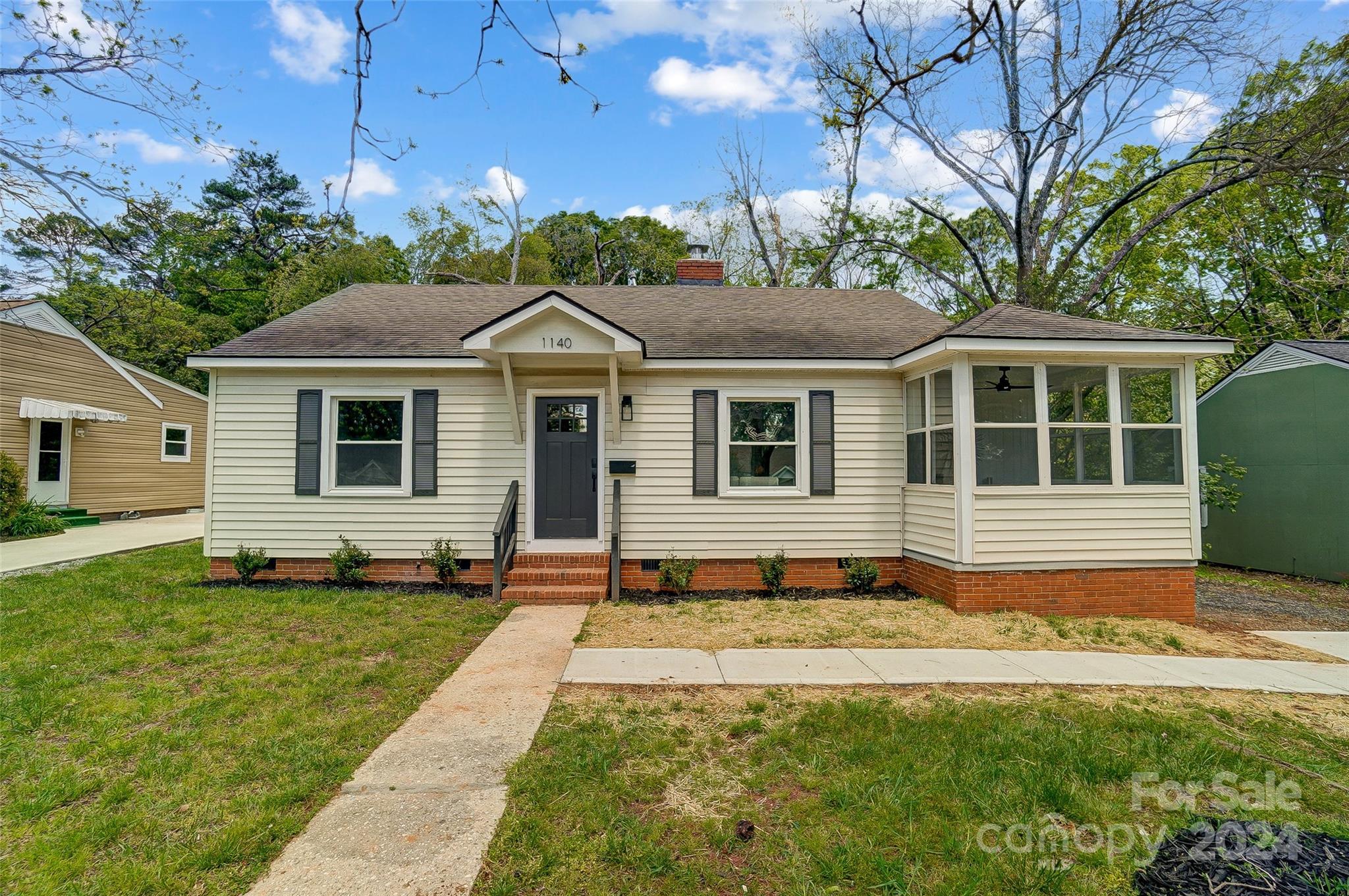 Photo one of 1140 Skyview Rd Charlotte NC 28208 | MLS 4126570