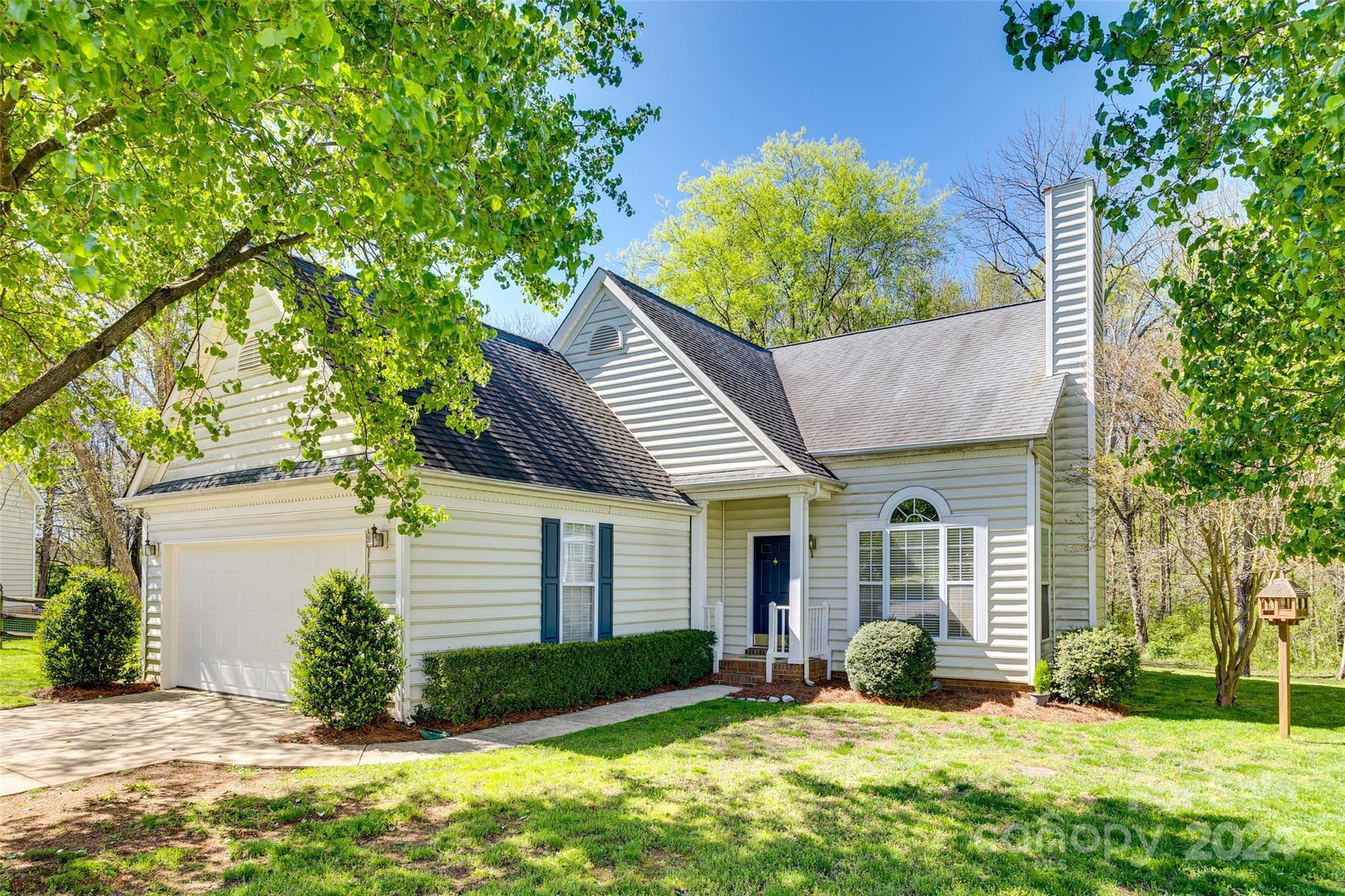 Photo one of 13831 Queenswater Ln Charlotte NC 28273 | MLS 4126602