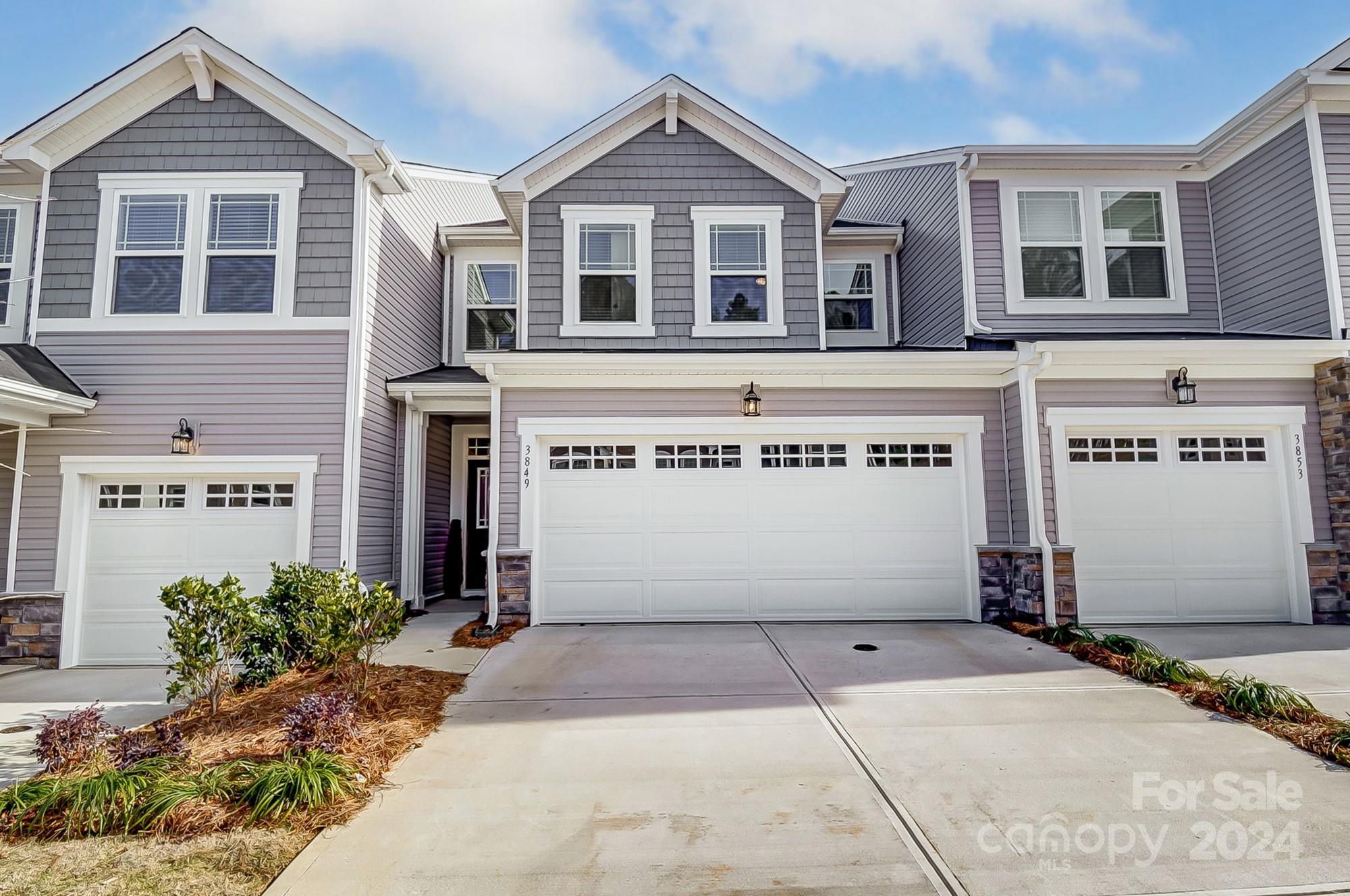 Photo one of 7018 Levelcross Ln Charlotte NC 28269 | MLS 4126613