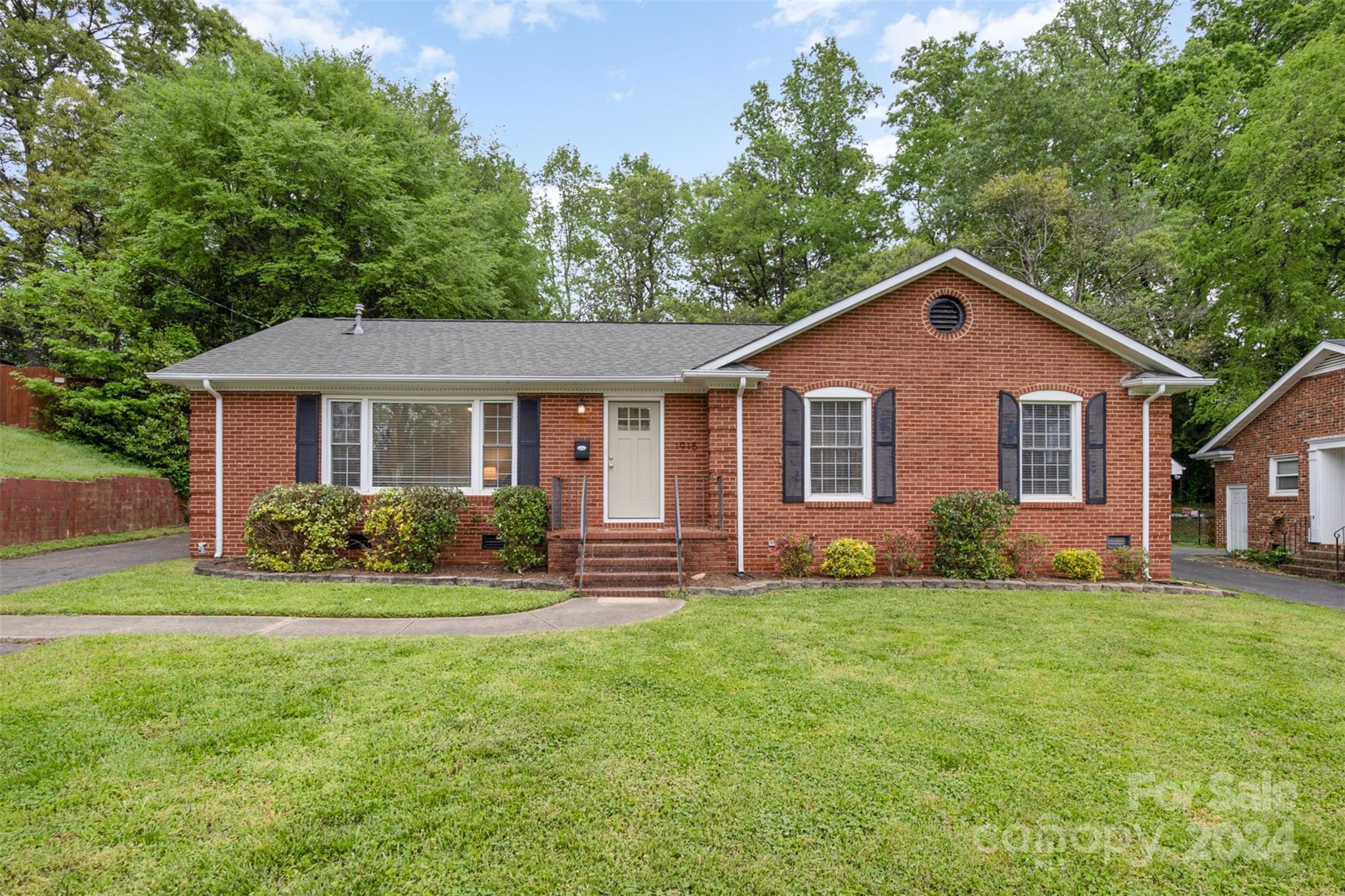 Photo one of 1915 Edgewater Dr Charlotte NC 28210 | MLS 4126764