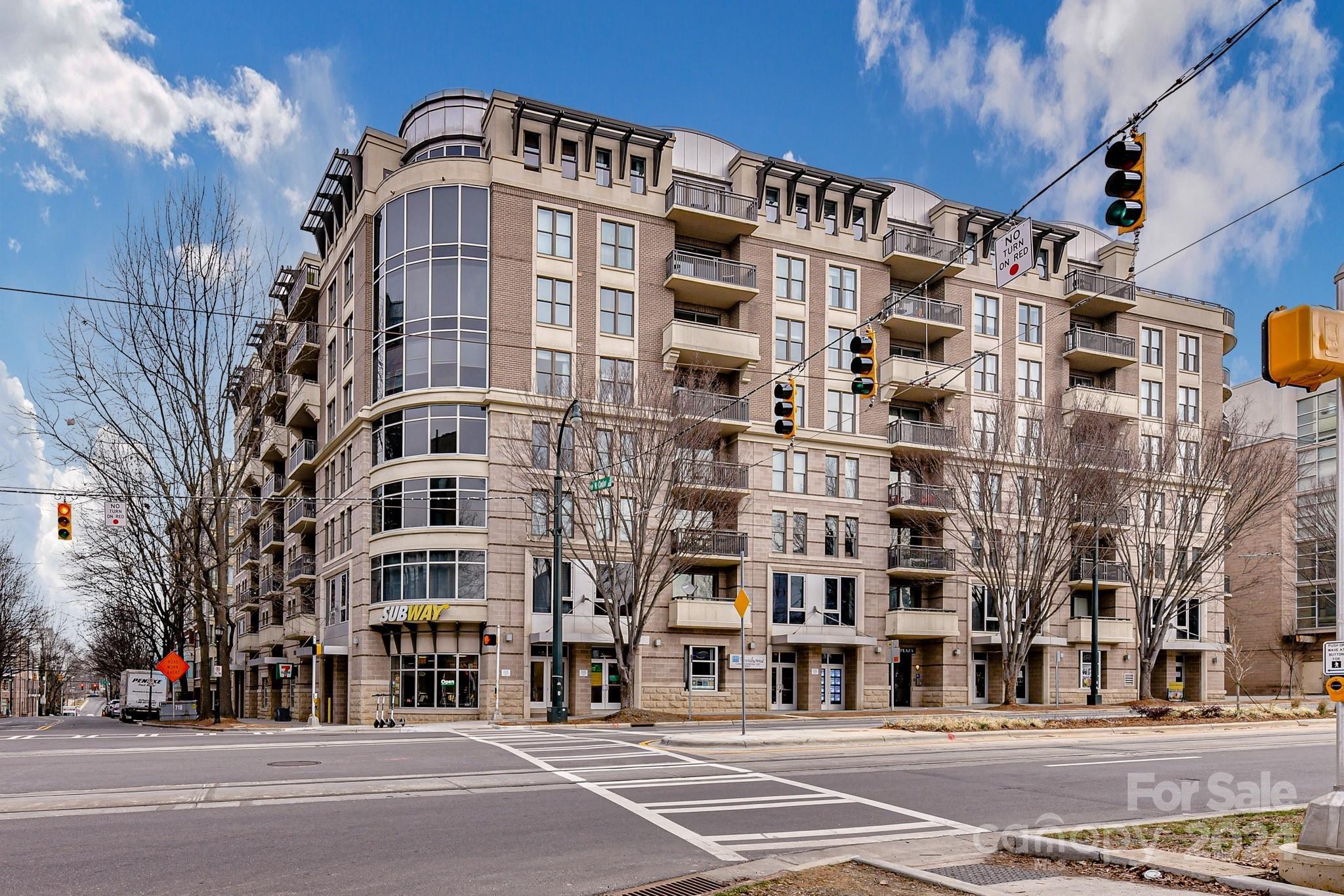 Photo one of 718 Trade St # 811 Charlotte NC 28202 | MLS 4127508