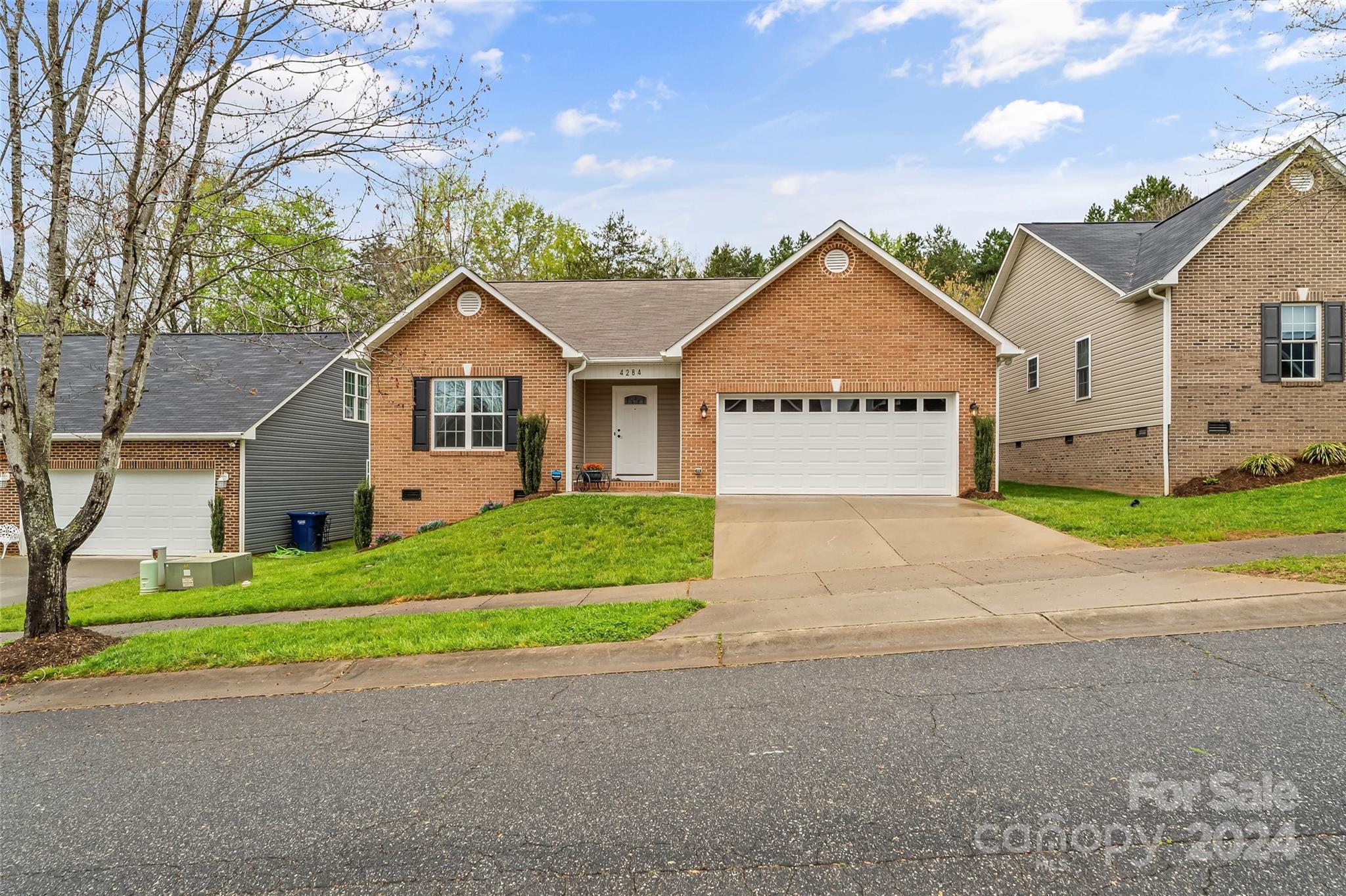 Photo one of 4284 Pickering Dr Hickory NC 28602 | MLS 4128109