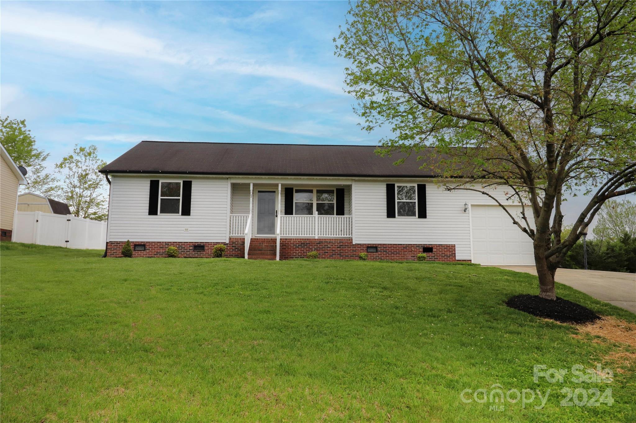 Photo one of 4606 Tyne Castle Ct Concord NC 28025 | MLS 4128149